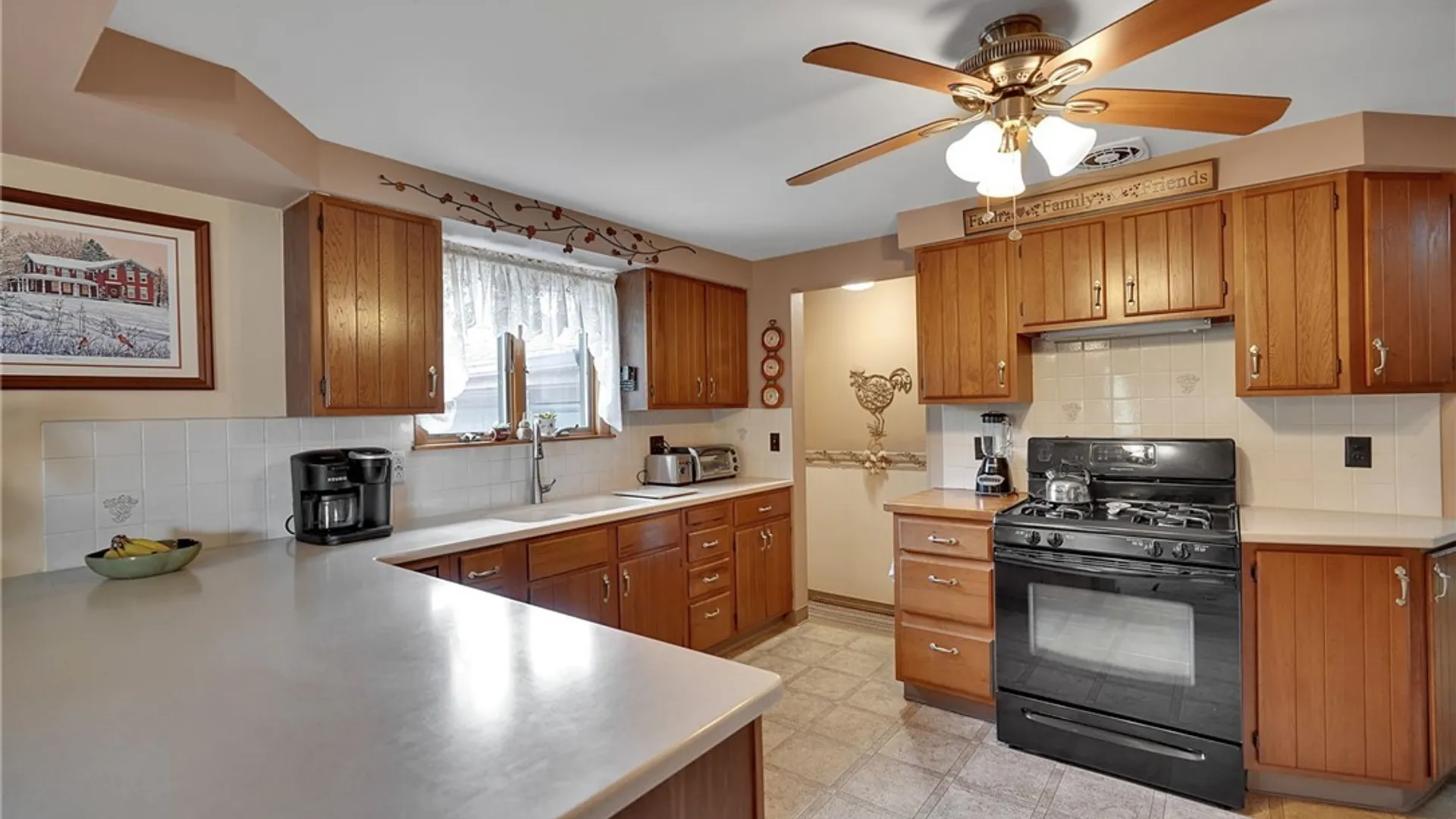 Property at 4066 Bond Street, Hamburg, NY 14219 5
