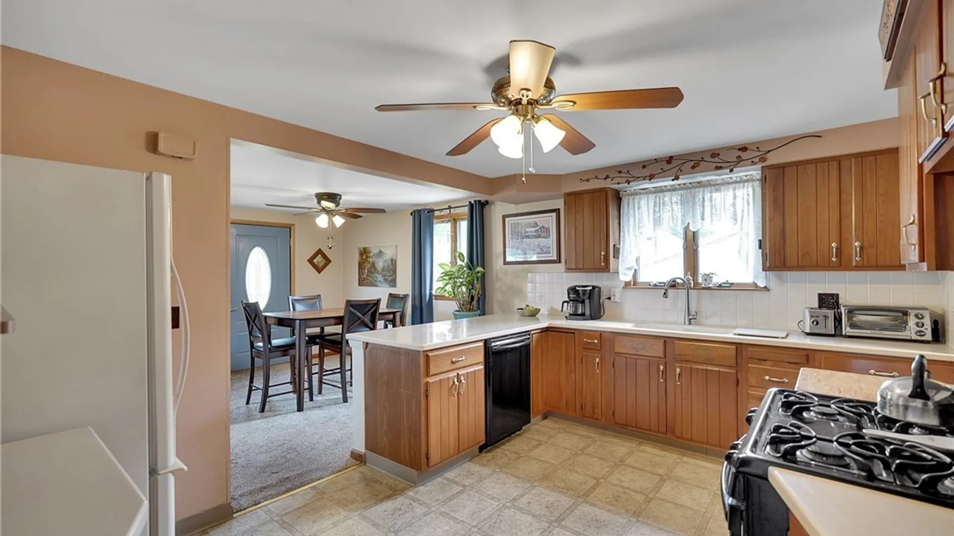 Property at 4066 Bond Street, Hamburg, NY 14219 6