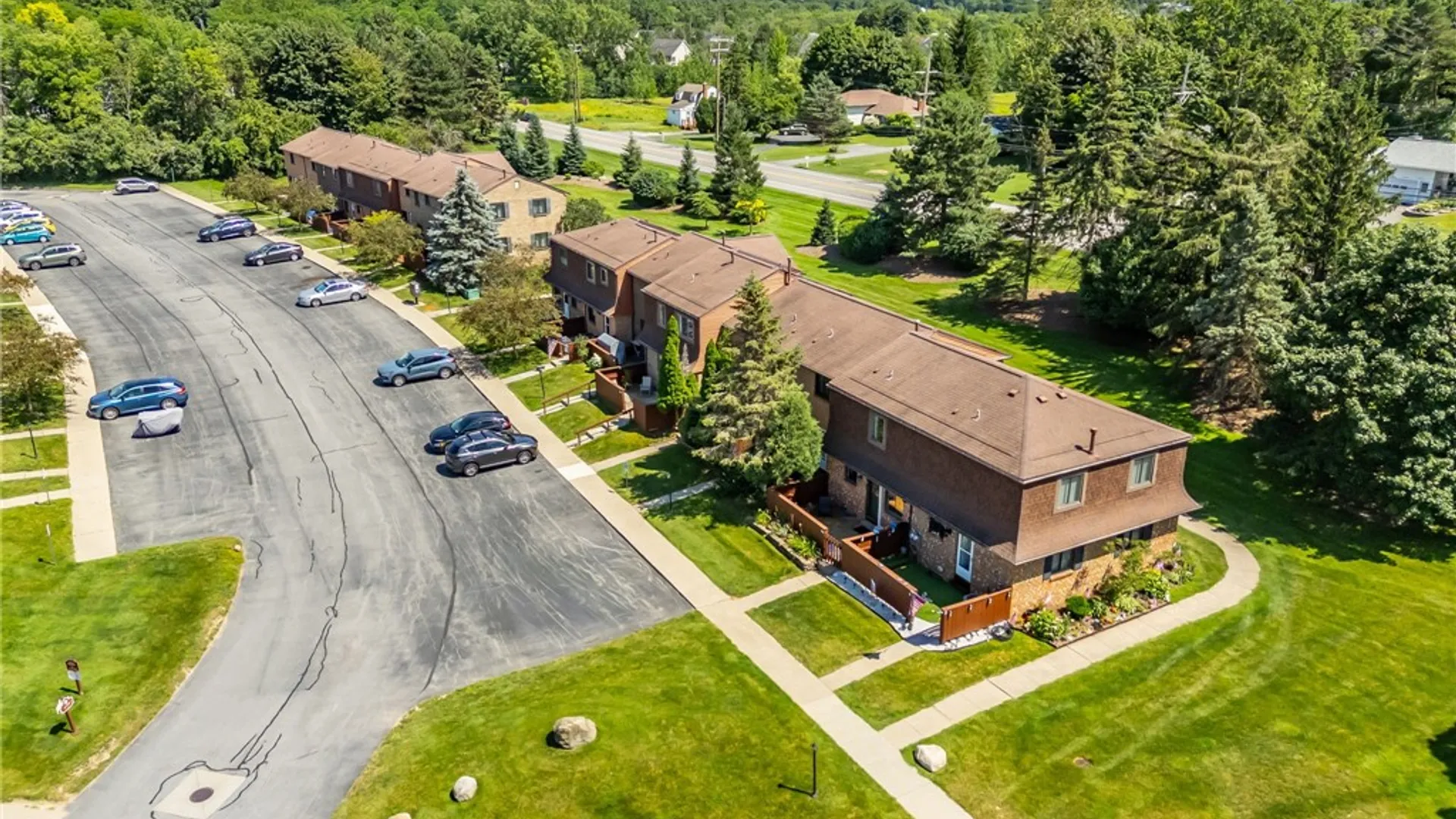 Property at 8 Surrey Hill, Henrietta, NY 14623 23
