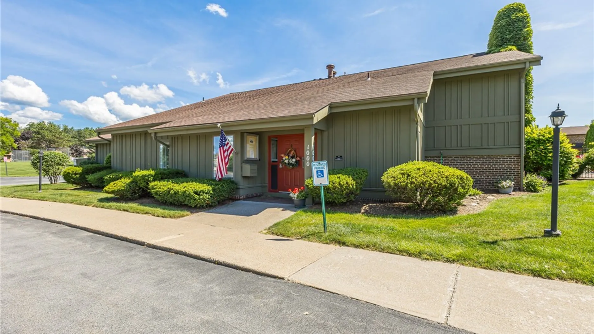 Property at 8 Surrey Hill, Henrietta, NY 14623 25