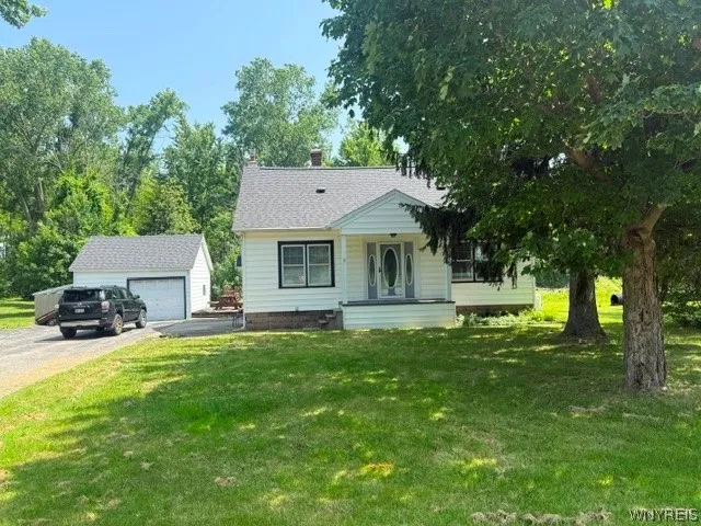 Property at 7813 Chestnut Ridge Road, Royalton, NY 14067
