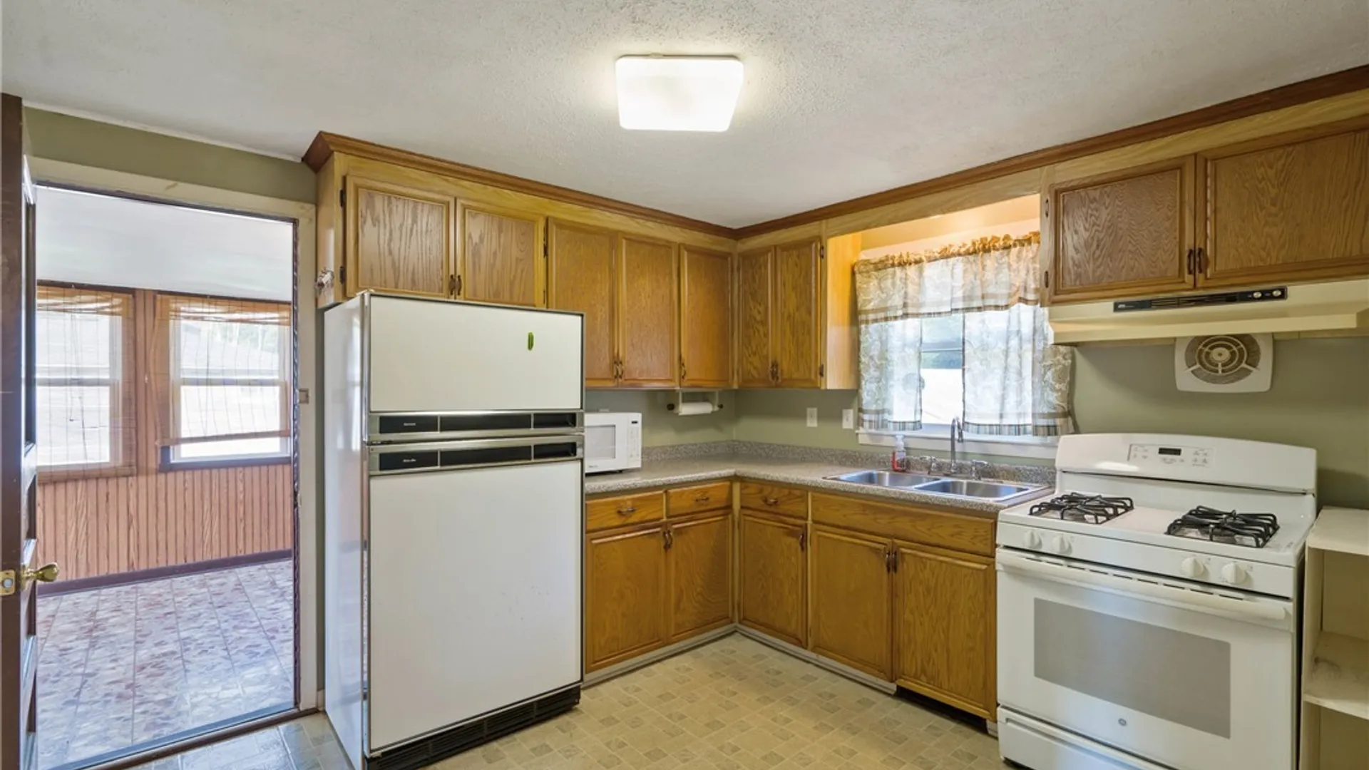 Property at 6355 Lakeshore Road, Cicero, NY 13039 5