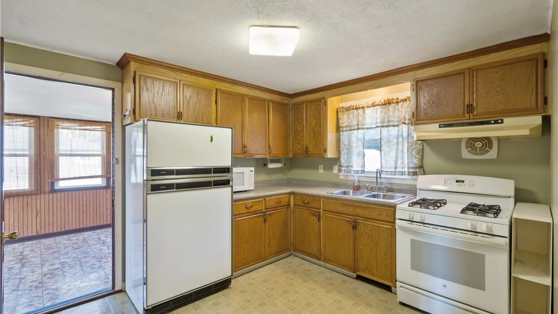 Property at 6355 Lakeshore Road, Cicero, NY 13039 7