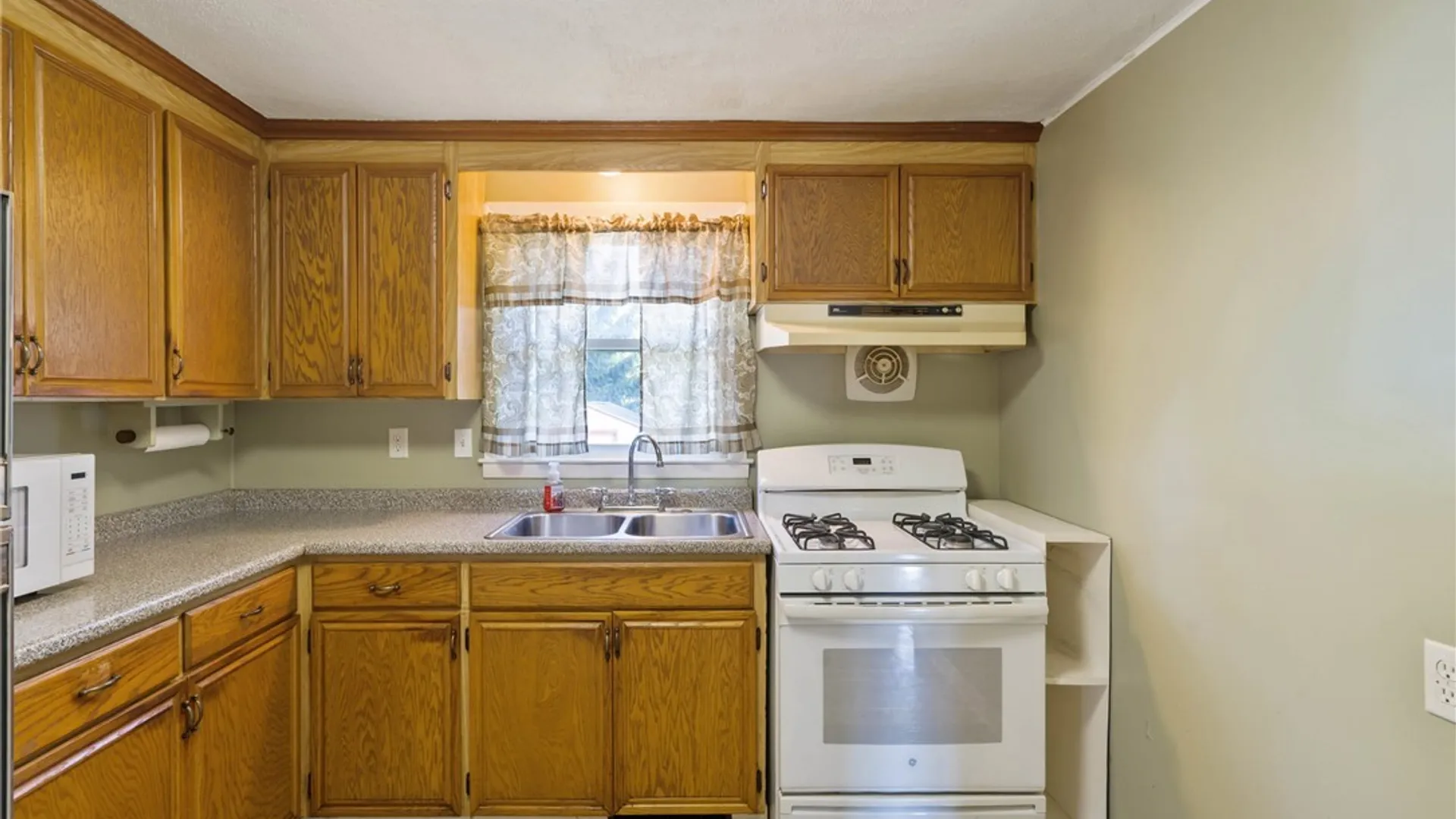 Property at 6355 Lakeshore Road, Cicero, NY 13039 8