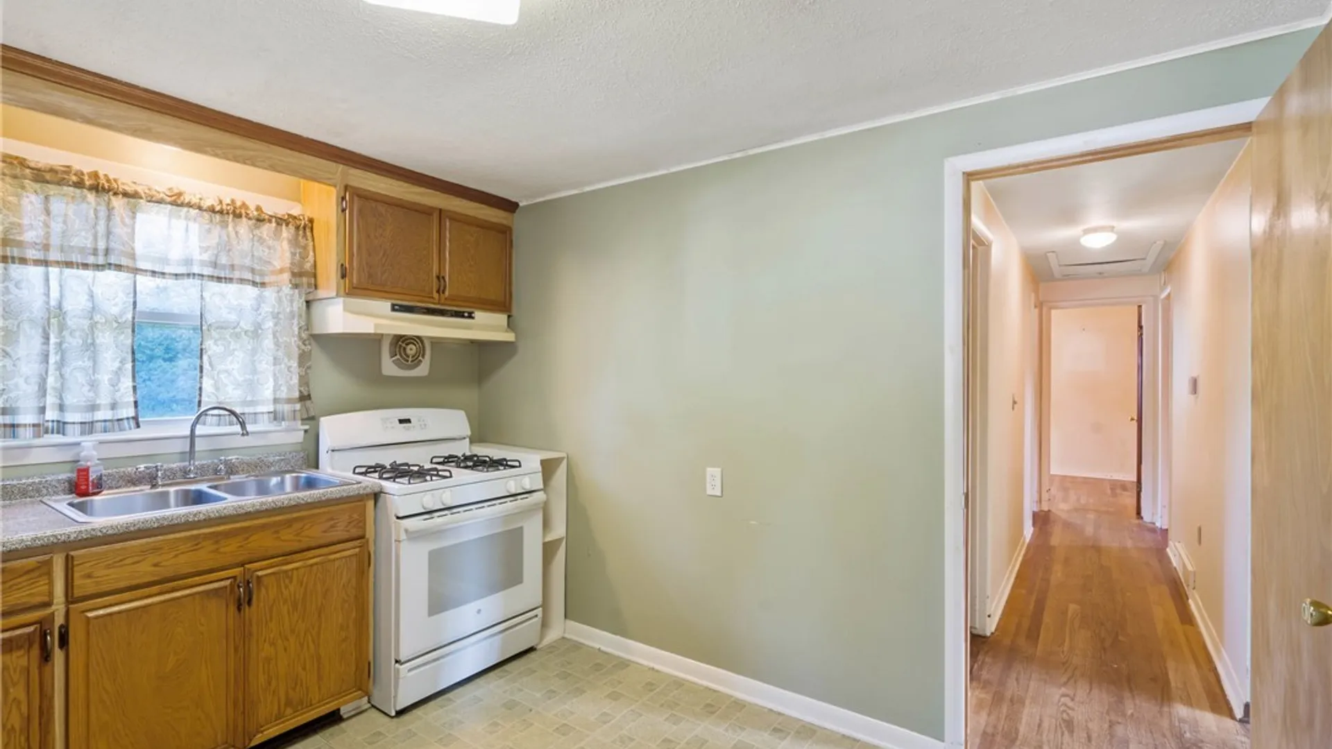 Property at 6355 Lakeshore Road, Cicero, NY 13039 9