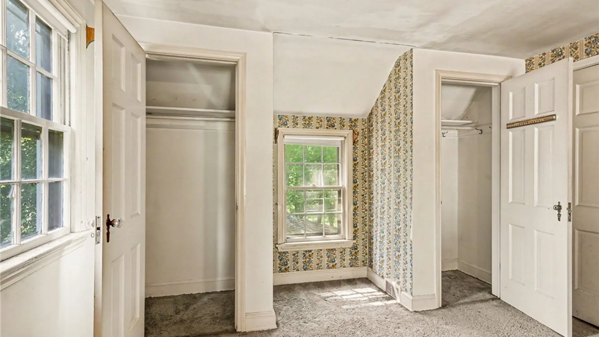 Property at 29 Park Lane, Brighton, NY 14625 13