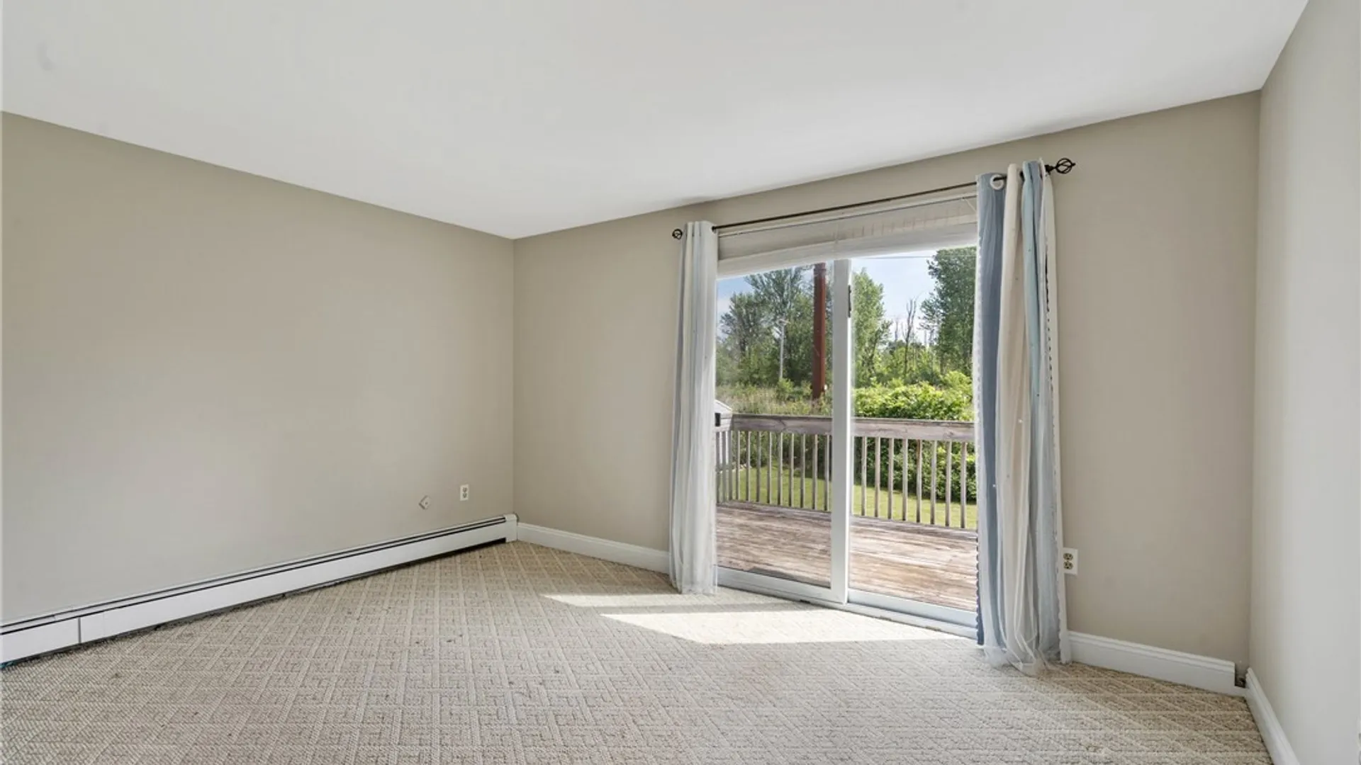 Property at 8092 Pickett Lane, Cicero, NY 13039 26