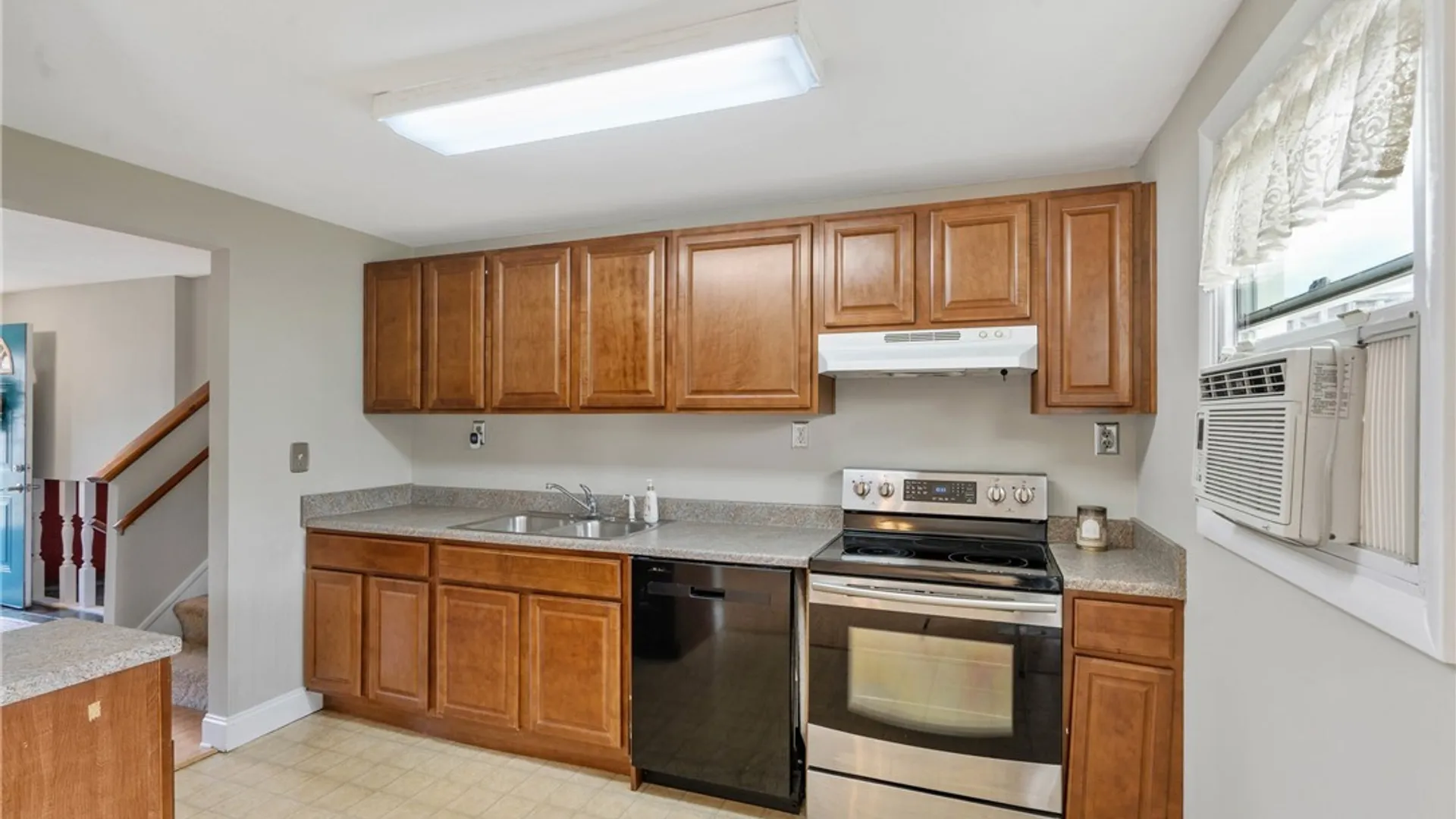 Property at 8092 Pickett Lane, Cicero, NY 13039 11