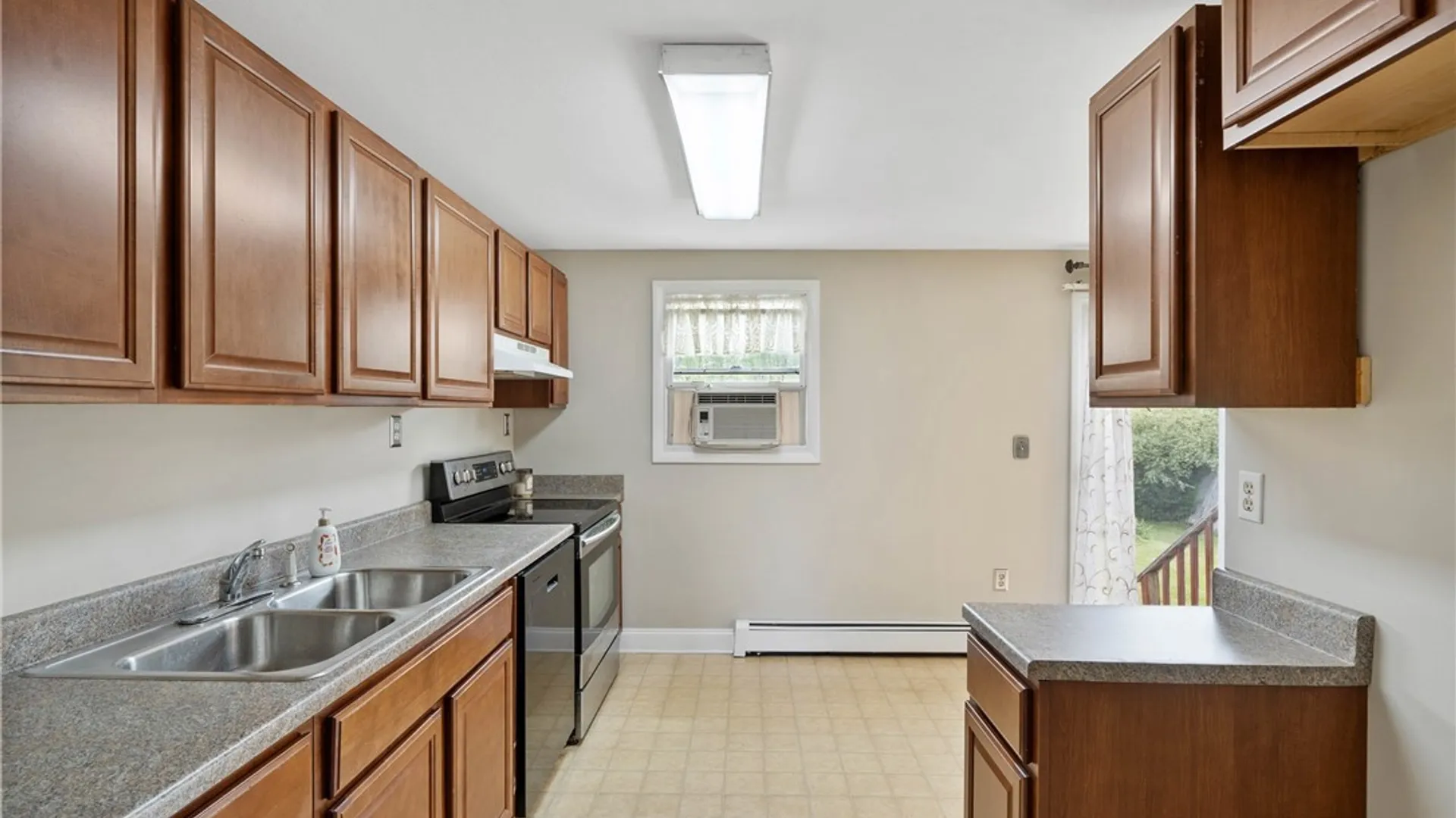 Property at 8092 Pickett Lane, Cicero, NY 13039 15