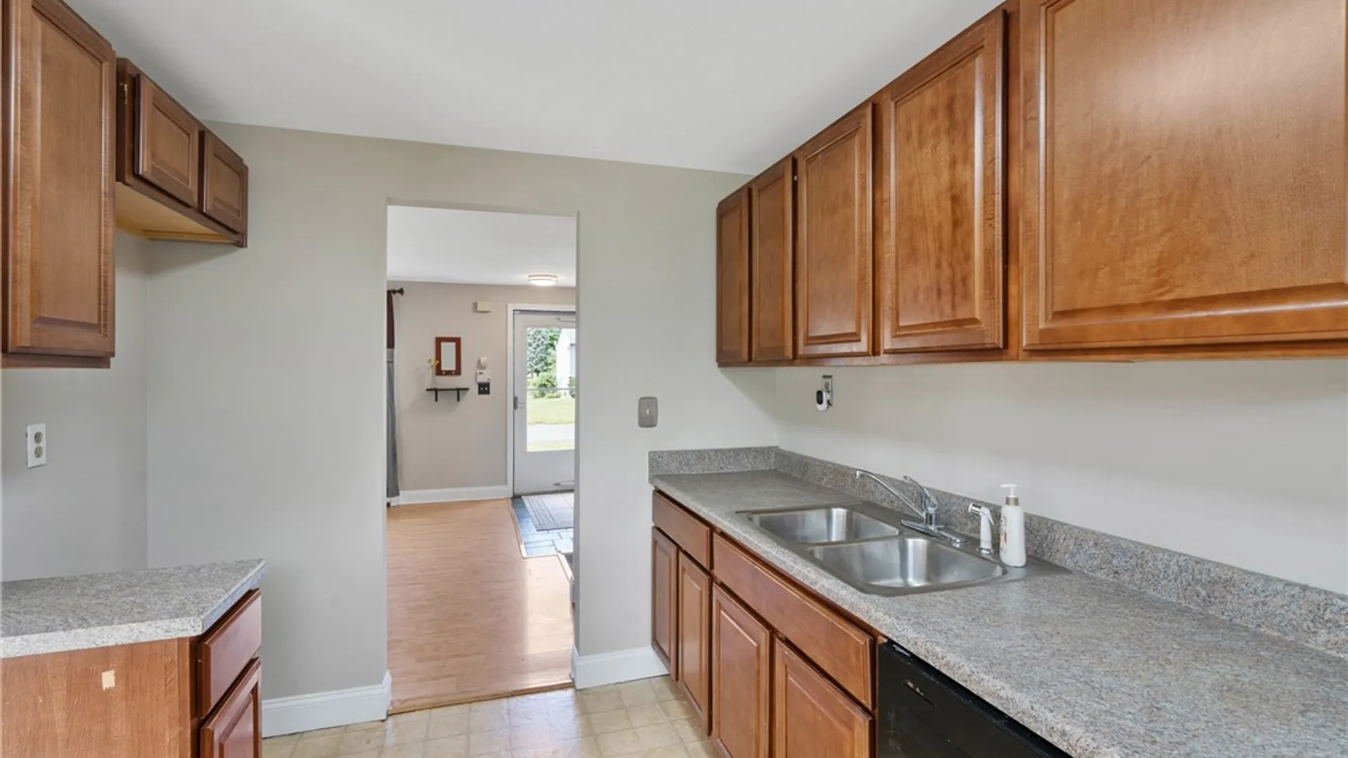 Property at 8092 Pickett Lane, Cicero, NY 13039 17