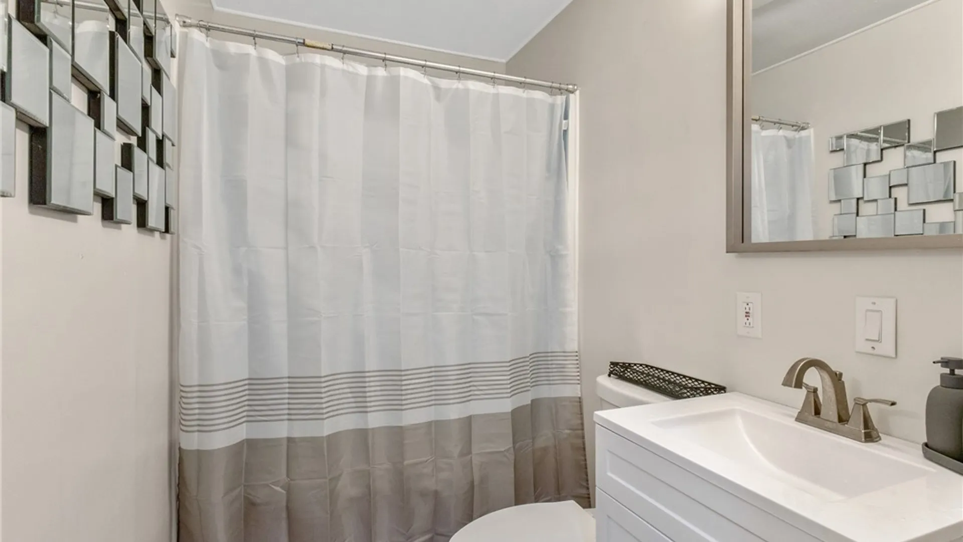 Property at 2017 Valley Drive, Syracuse, NY 13207 17