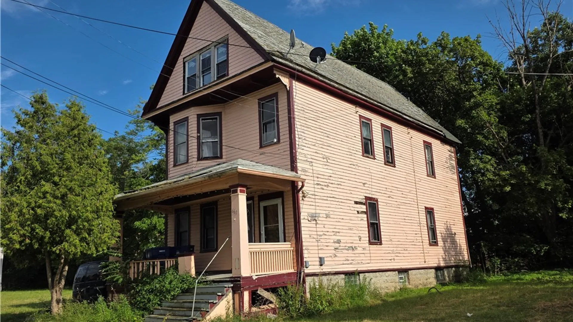 Property at 661 Riley Street, Buffalo, NY 14211 3