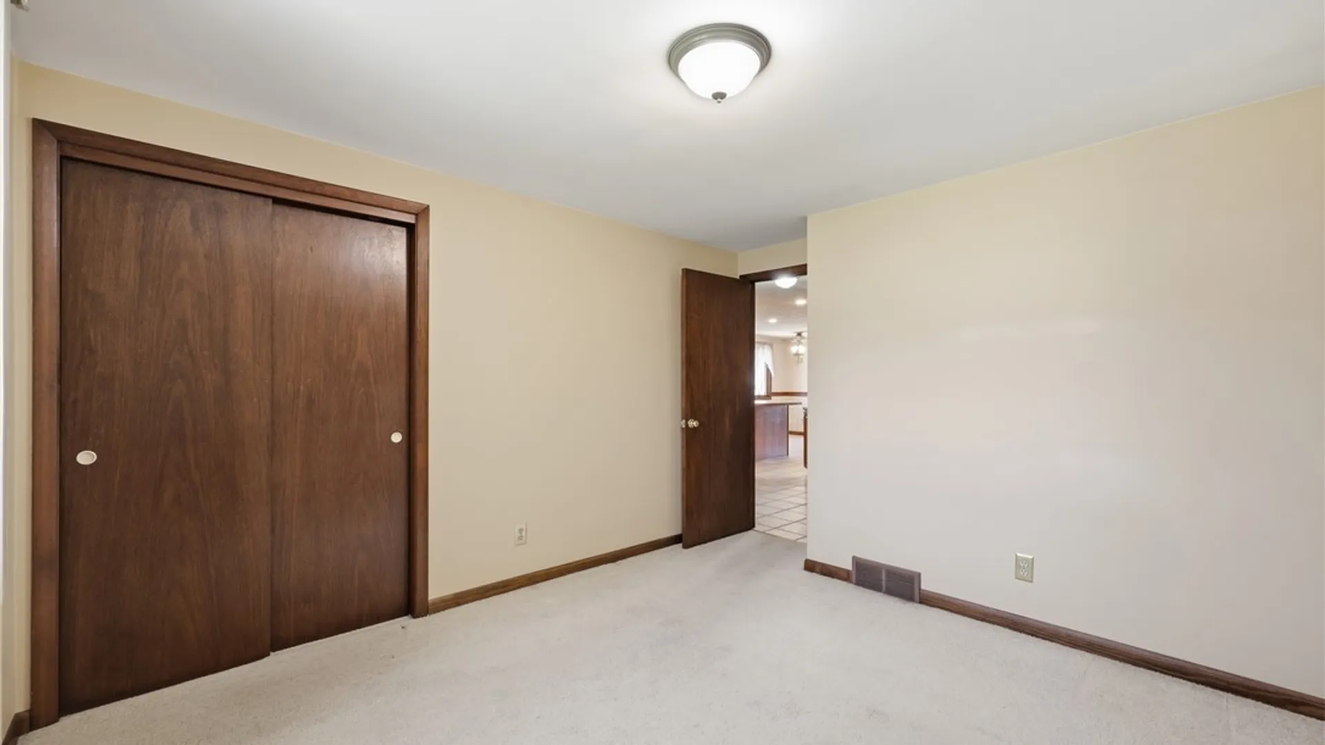 Property at 72 E Cherbourg Drive, Cheektowaga, NY 14227 16