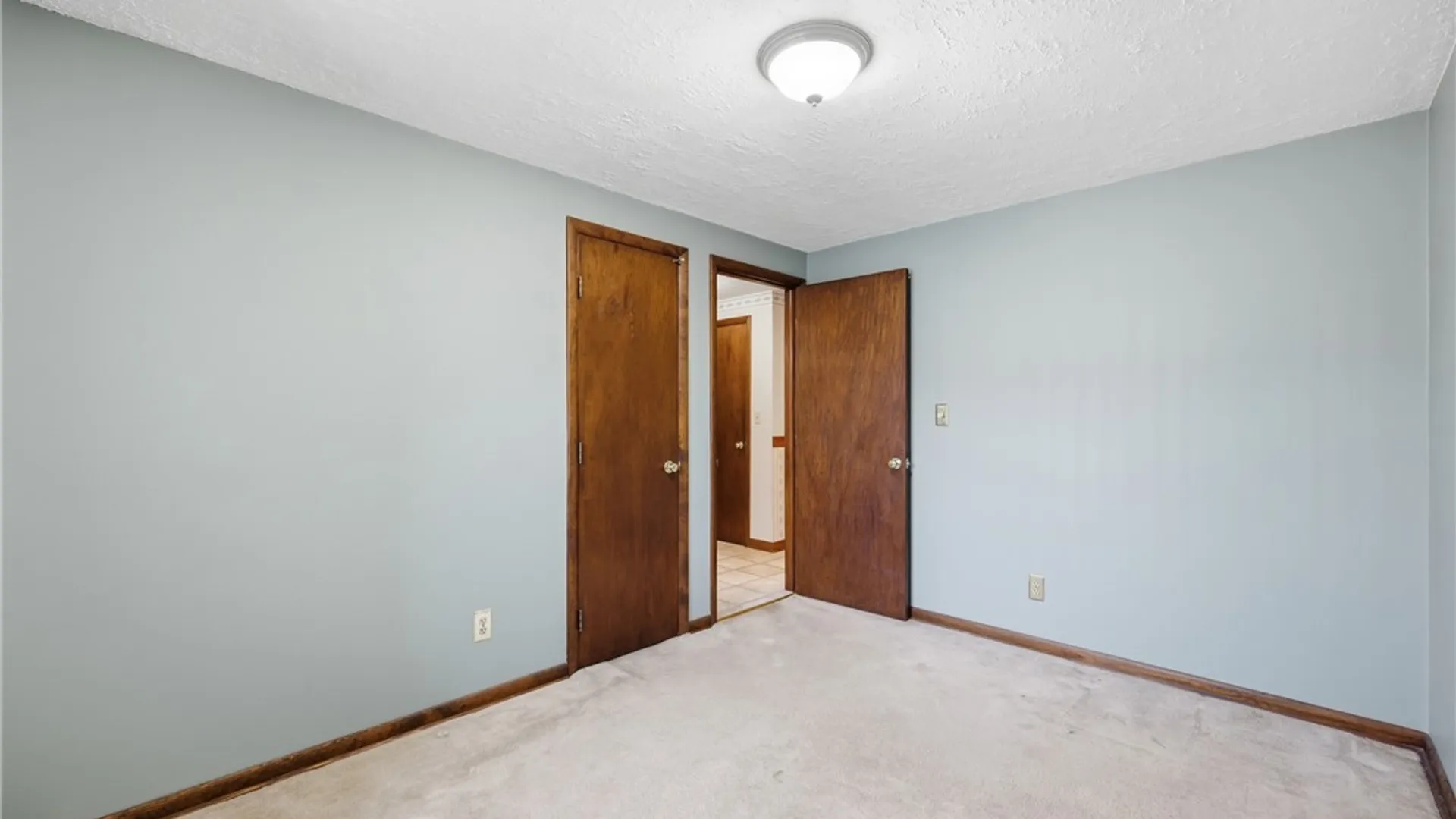 Property at 72 E Cherbourg Drive, Cheektowaga, NY 14227 18