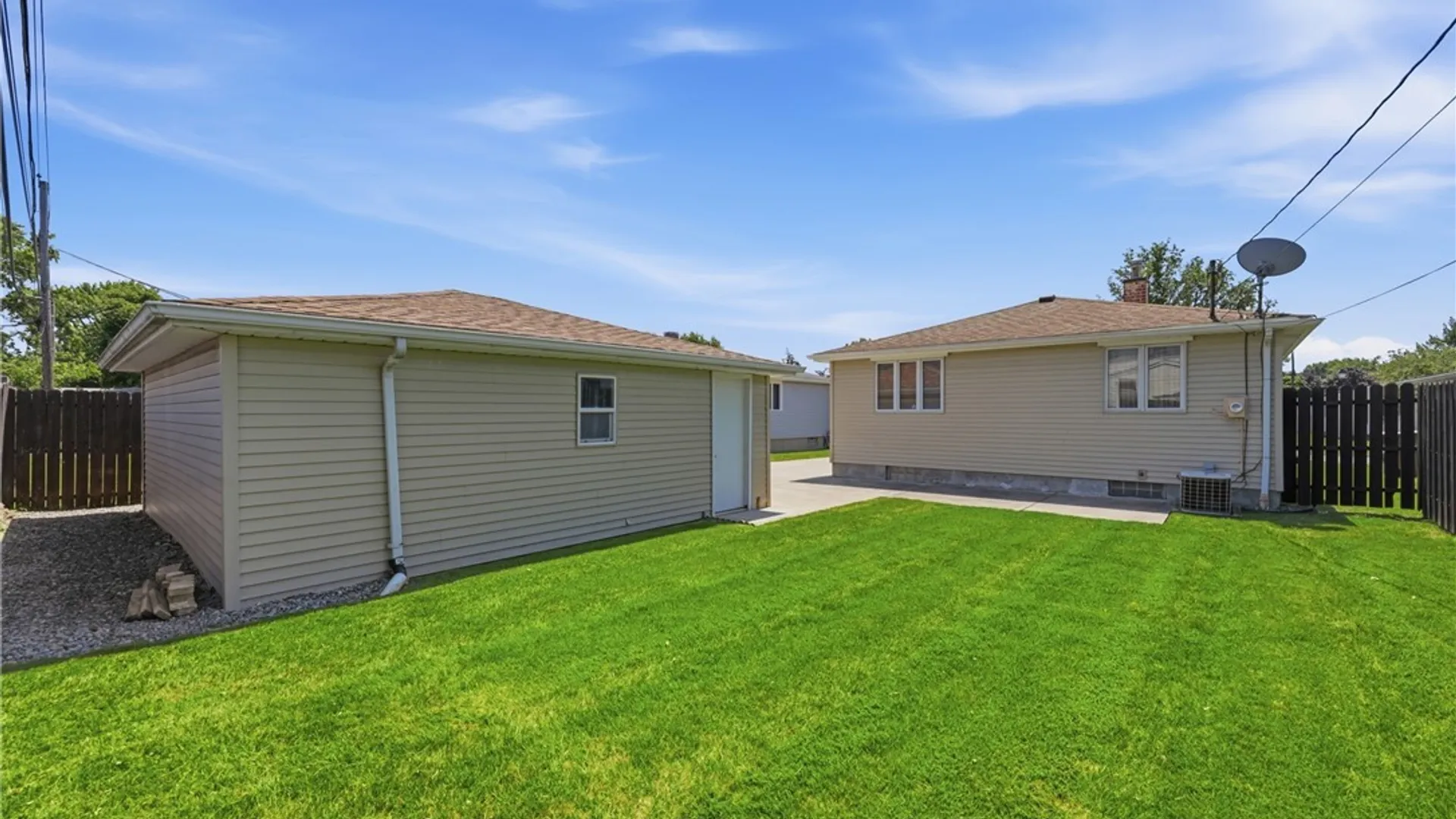Property at 72 E Cherbourg Drive, Cheektowaga, NY 14227 24
