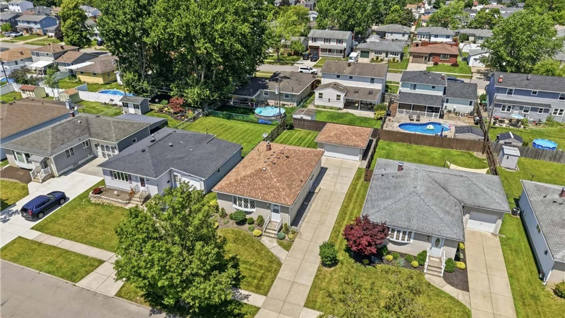 Property at 72 E Cherbourg Drive, Cheektowaga, NY 14227 26