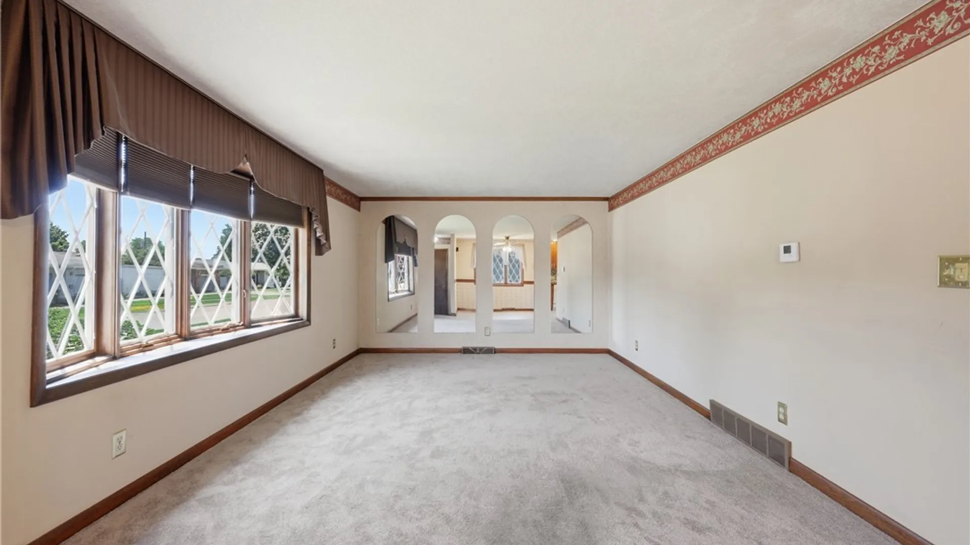 Property at 72 E Cherbourg Drive, Cheektowaga, NY 14227 6