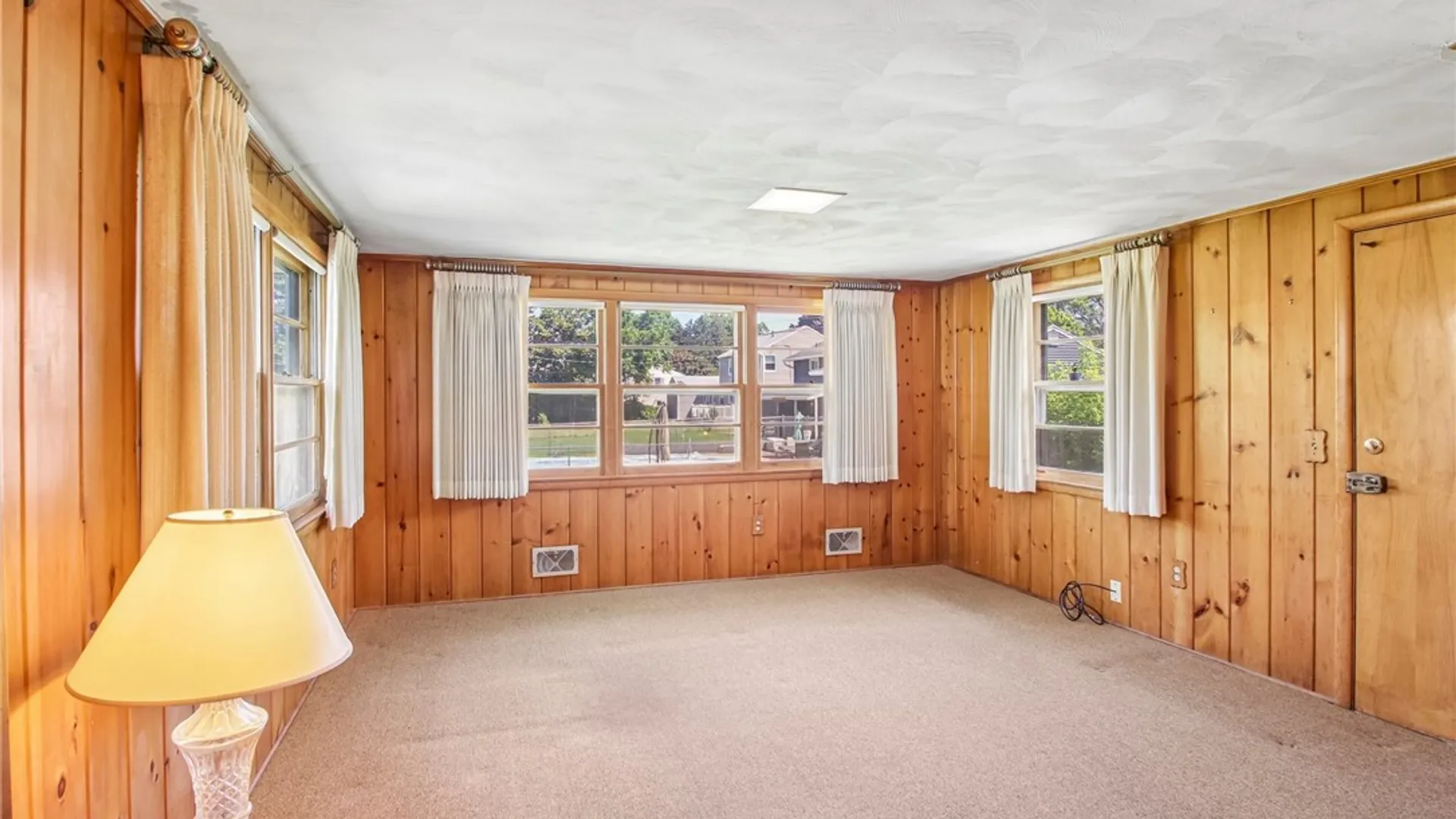 Property at 6 Worthington Road, Irondequoit, NY 14622 10