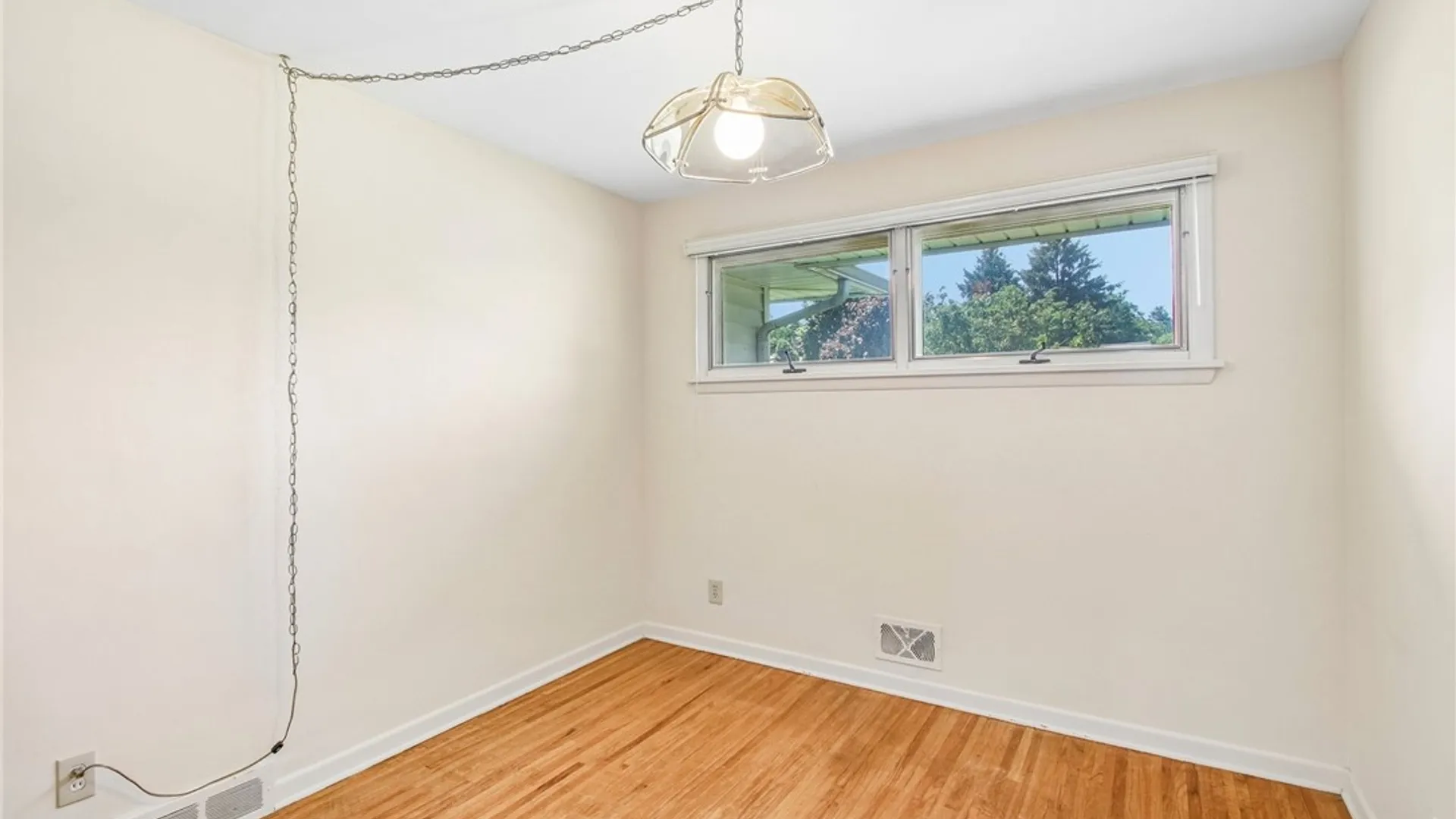 Property at 6 Worthington Road, Irondequoit, NY 14622 16
