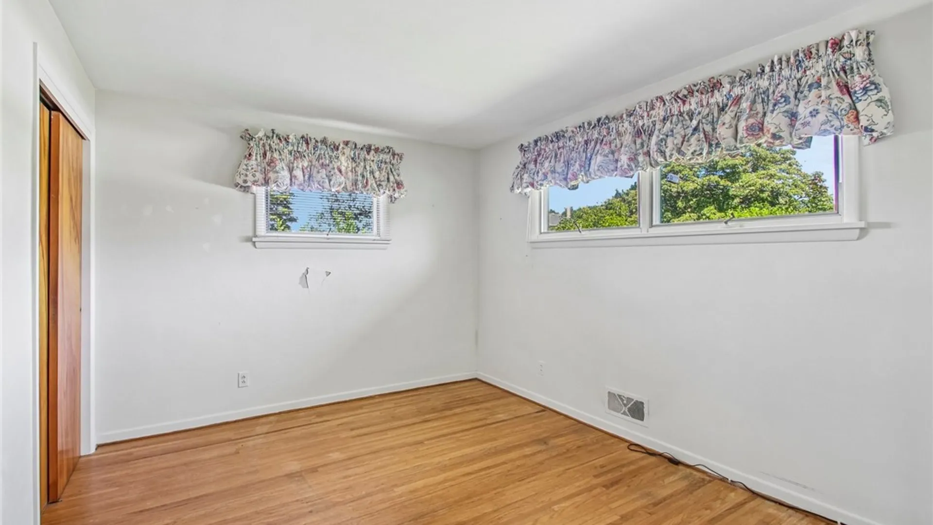 Property at 6 Worthington Road, Irondequoit, NY 14622 18
