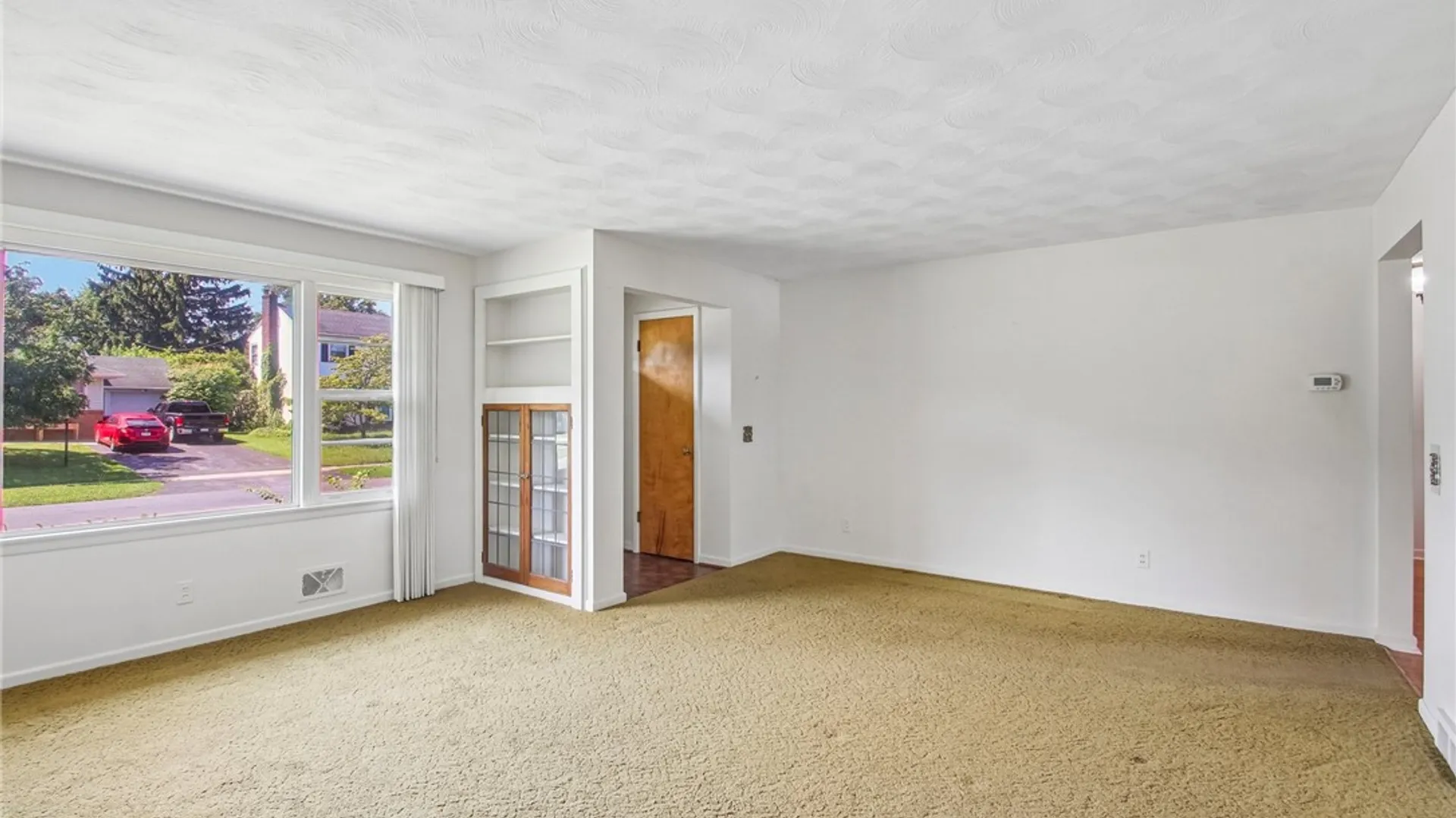 Property at 6 Worthington Road, Irondequoit, NY 14622 5