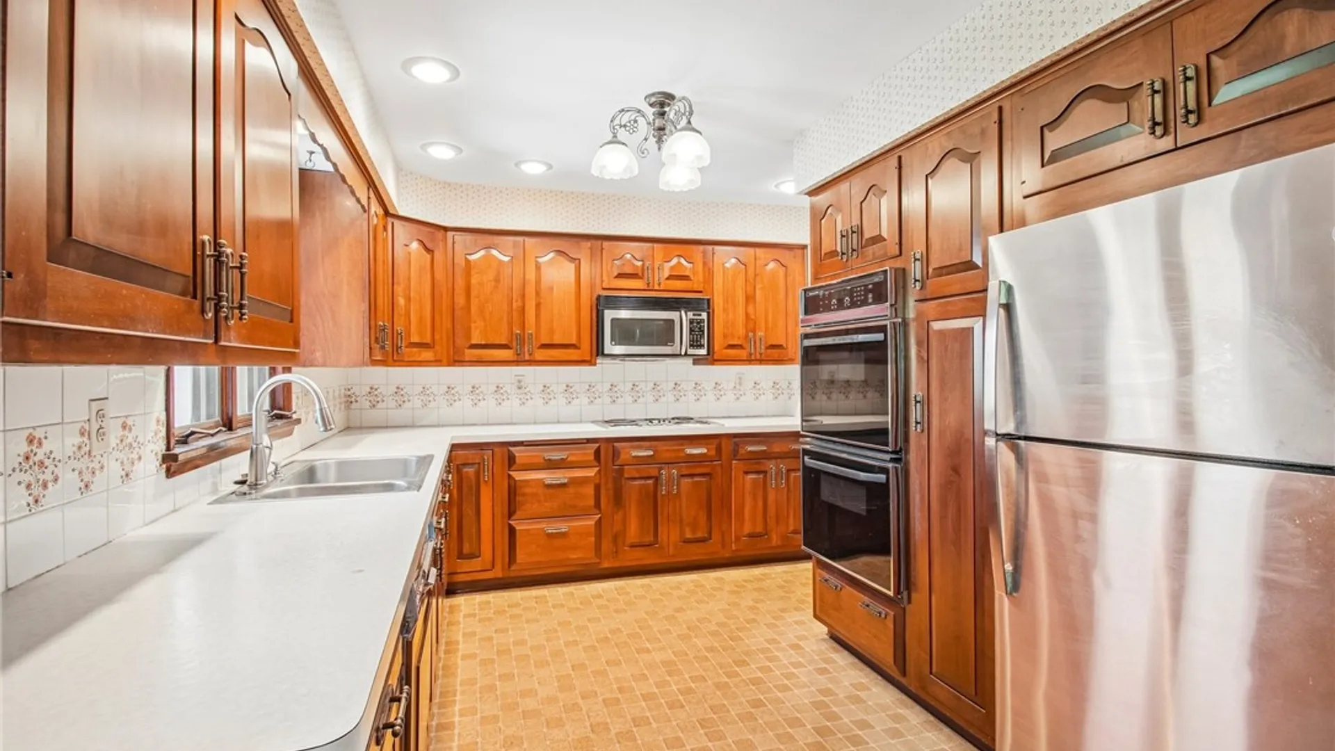 Property at 6 Worthington Road, Irondequoit, NY 14622 7