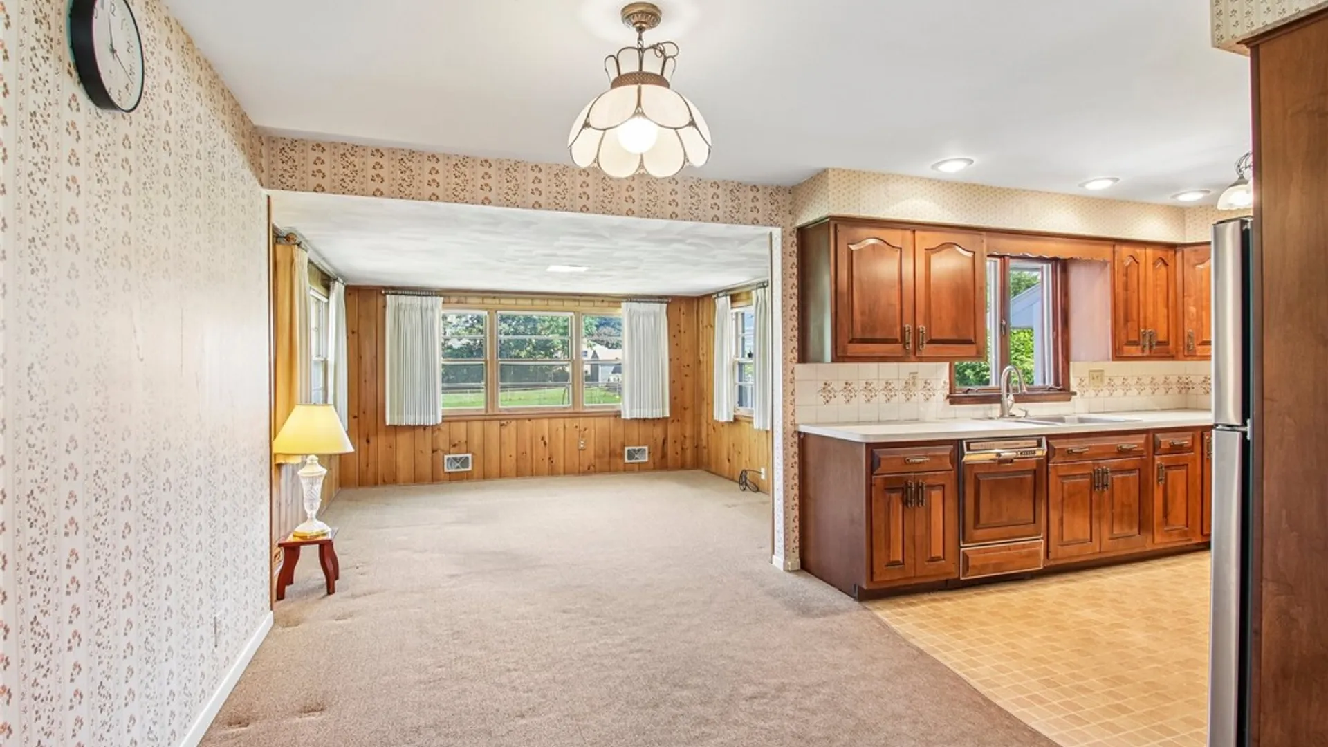 Property at 6 Worthington Road, Irondequoit, NY 14622 9
