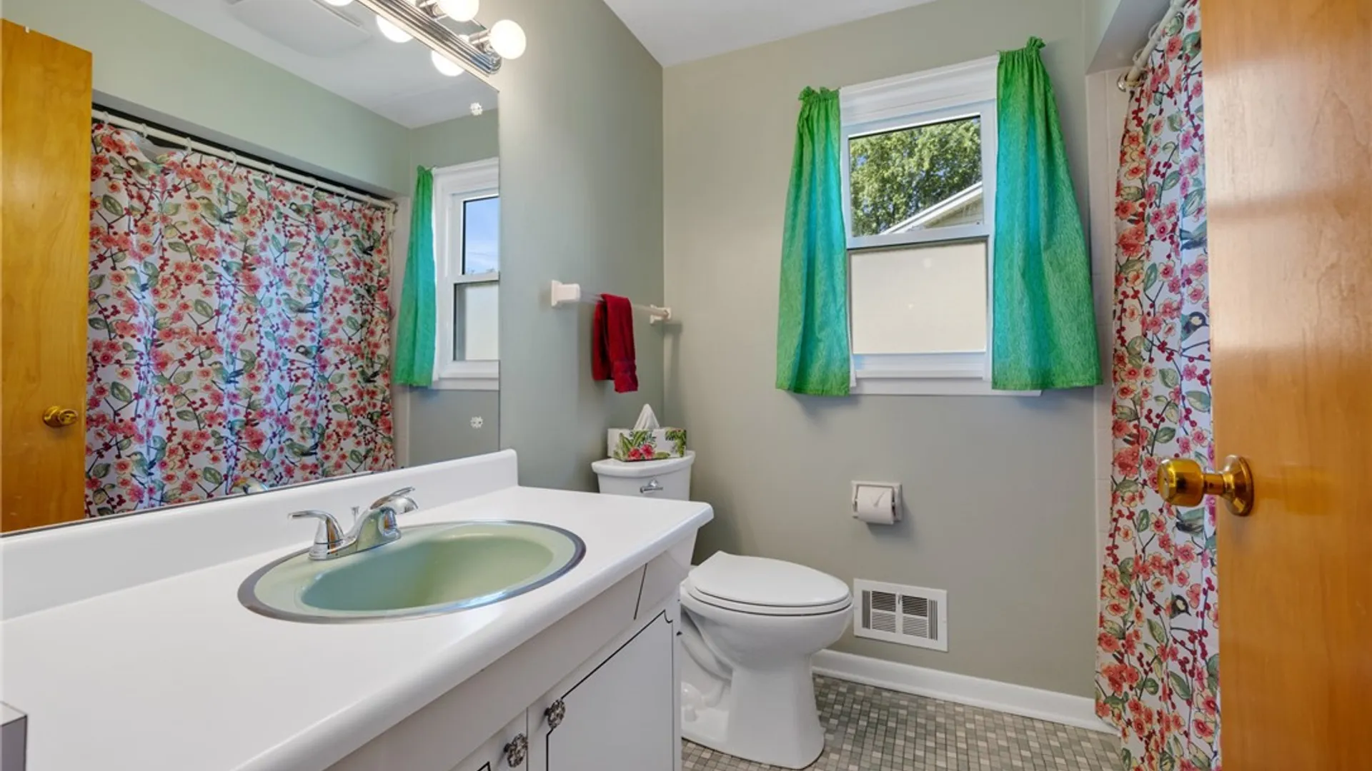 Property at 71 Kensington Court, Greece, NY 14612 13