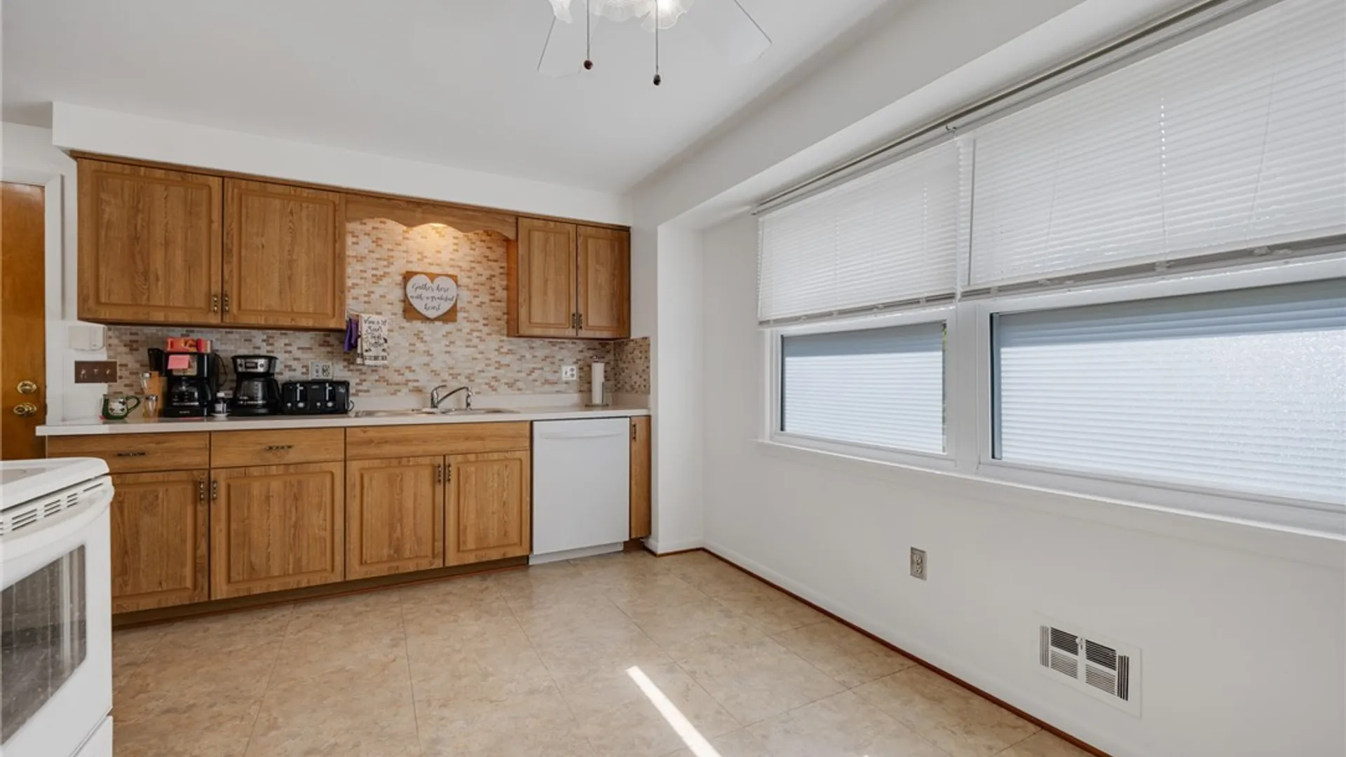 Property at 71 Kensington Court, Greece, NY 14612 4