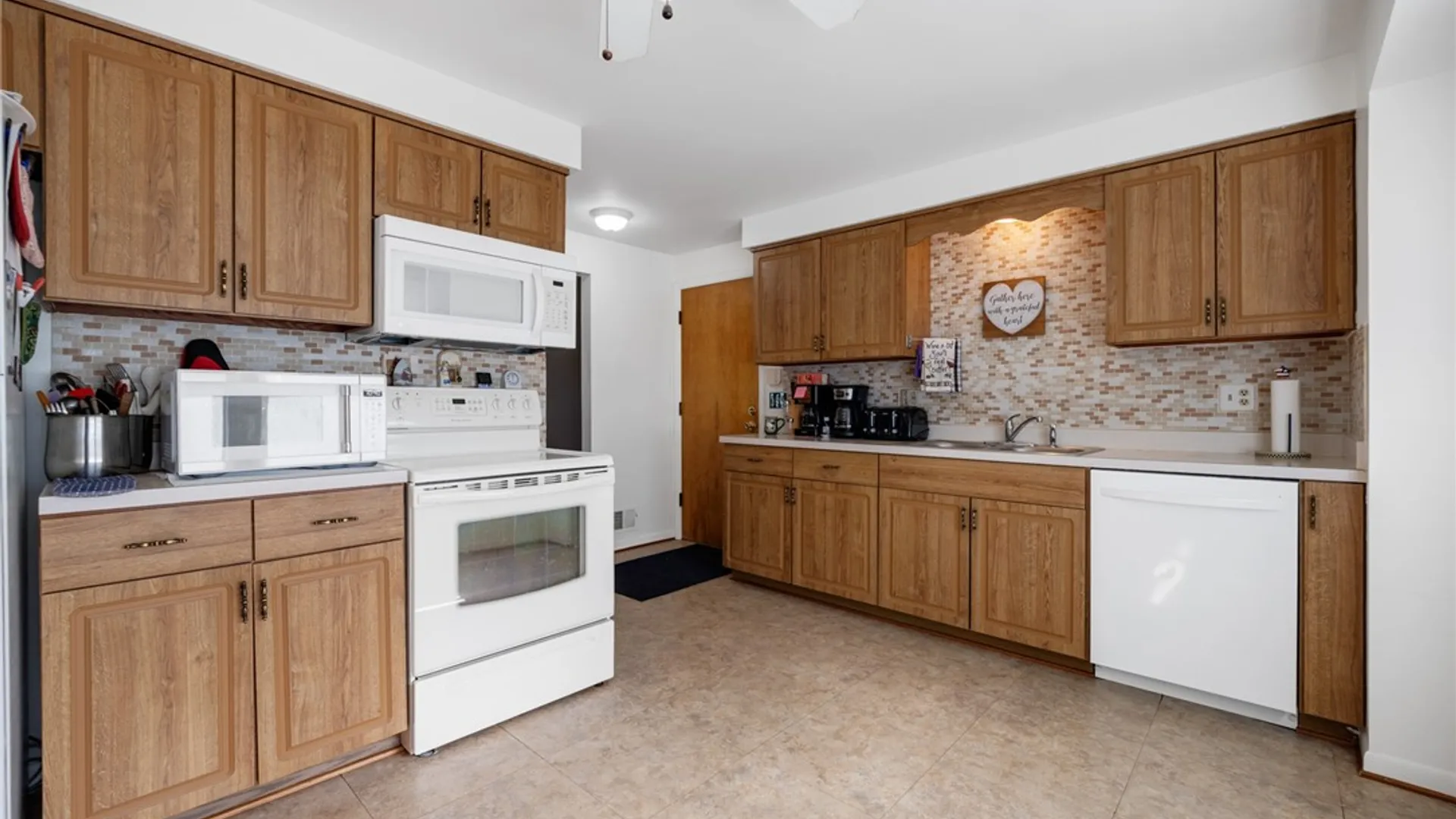 Property at 71 Kensington Court, Greece, NY 14612 5