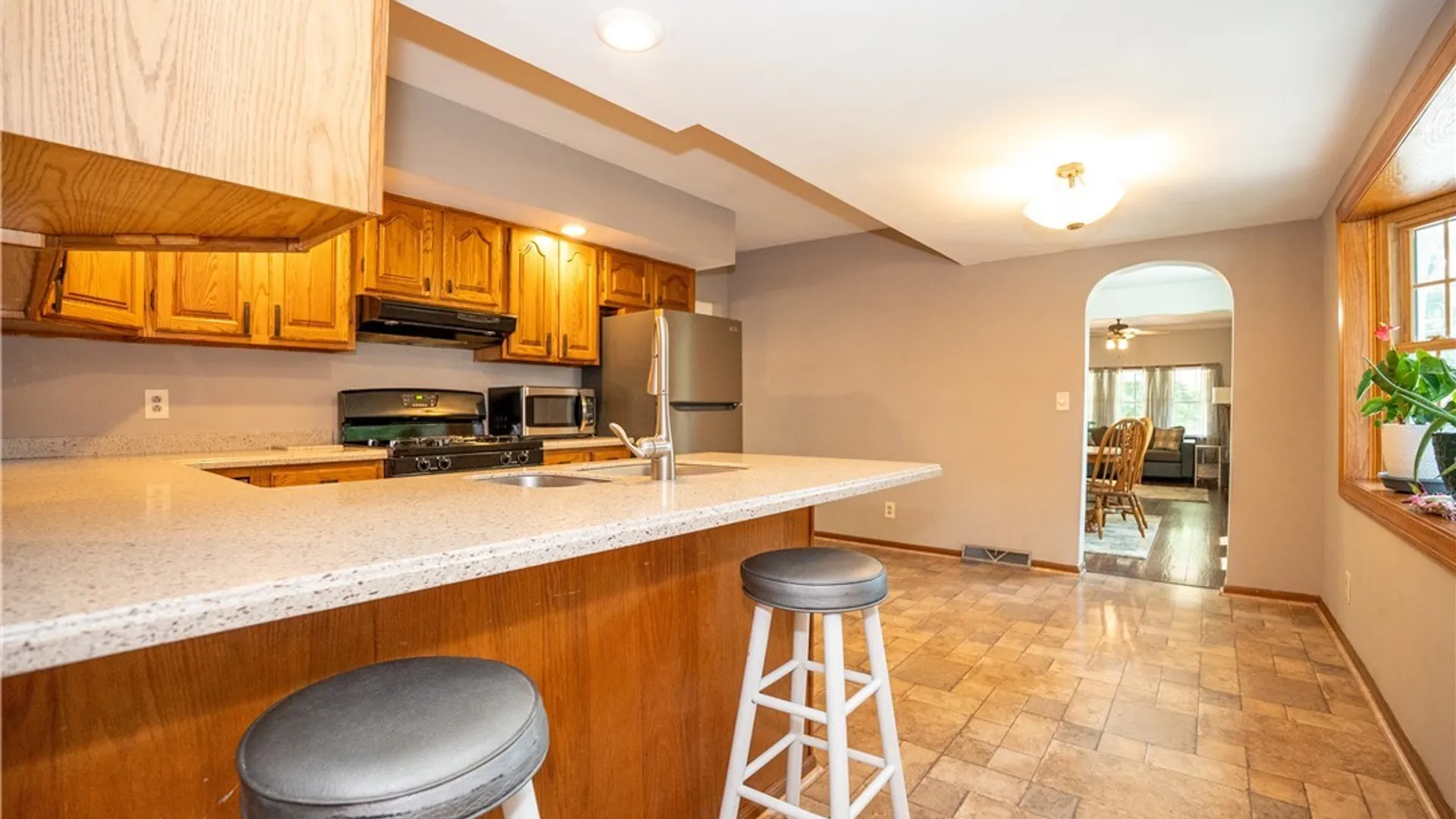 Property at 400 Collins Avenue, West Seneca, NY 14224 11