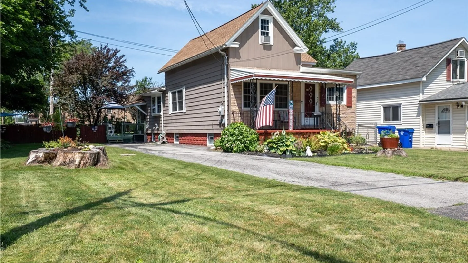 Property at 400 Collins Avenue, West Seneca, NY 14224 2