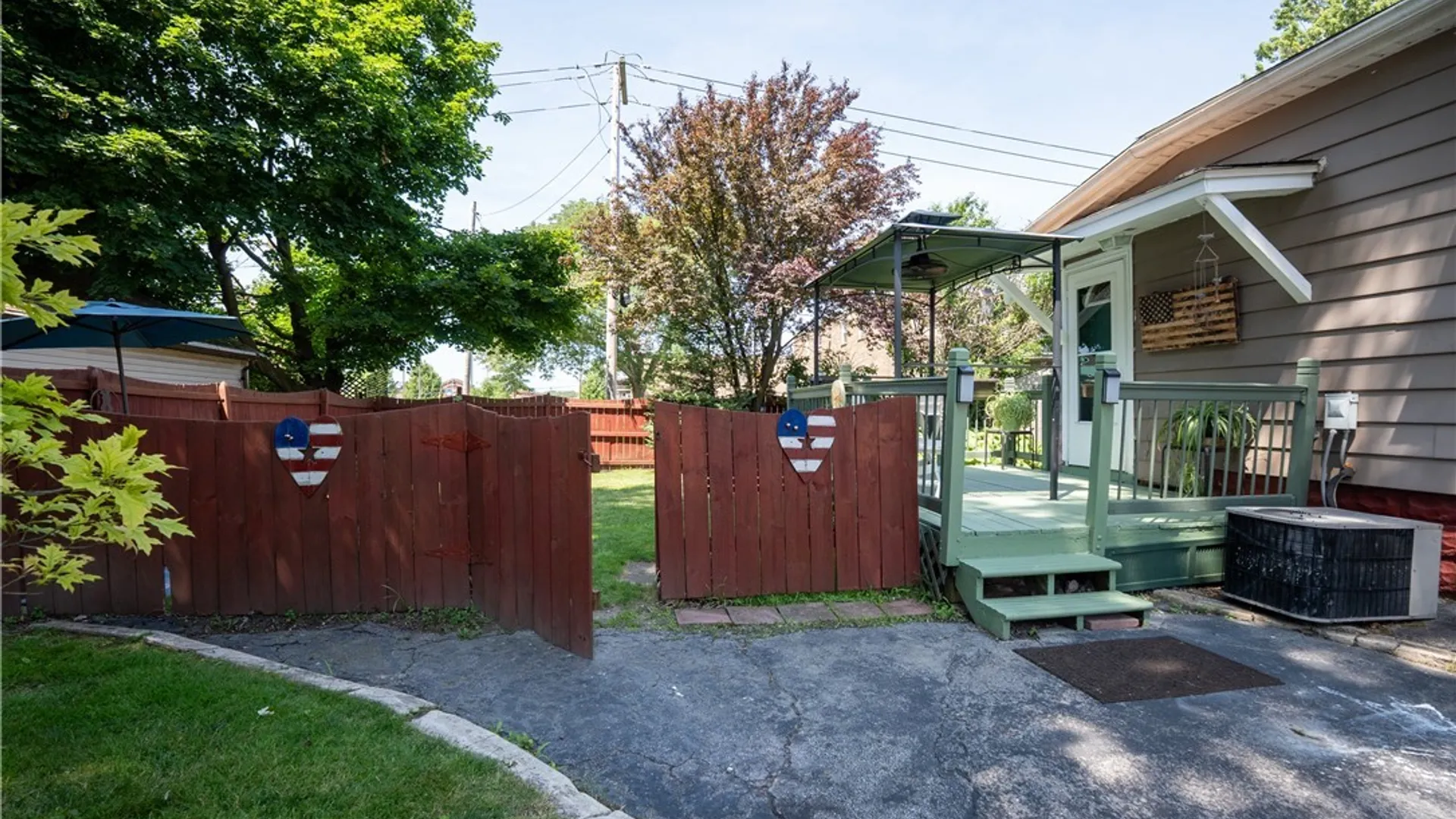 Property at 400 Collins Avenue, West Seneca, NY 14224 23