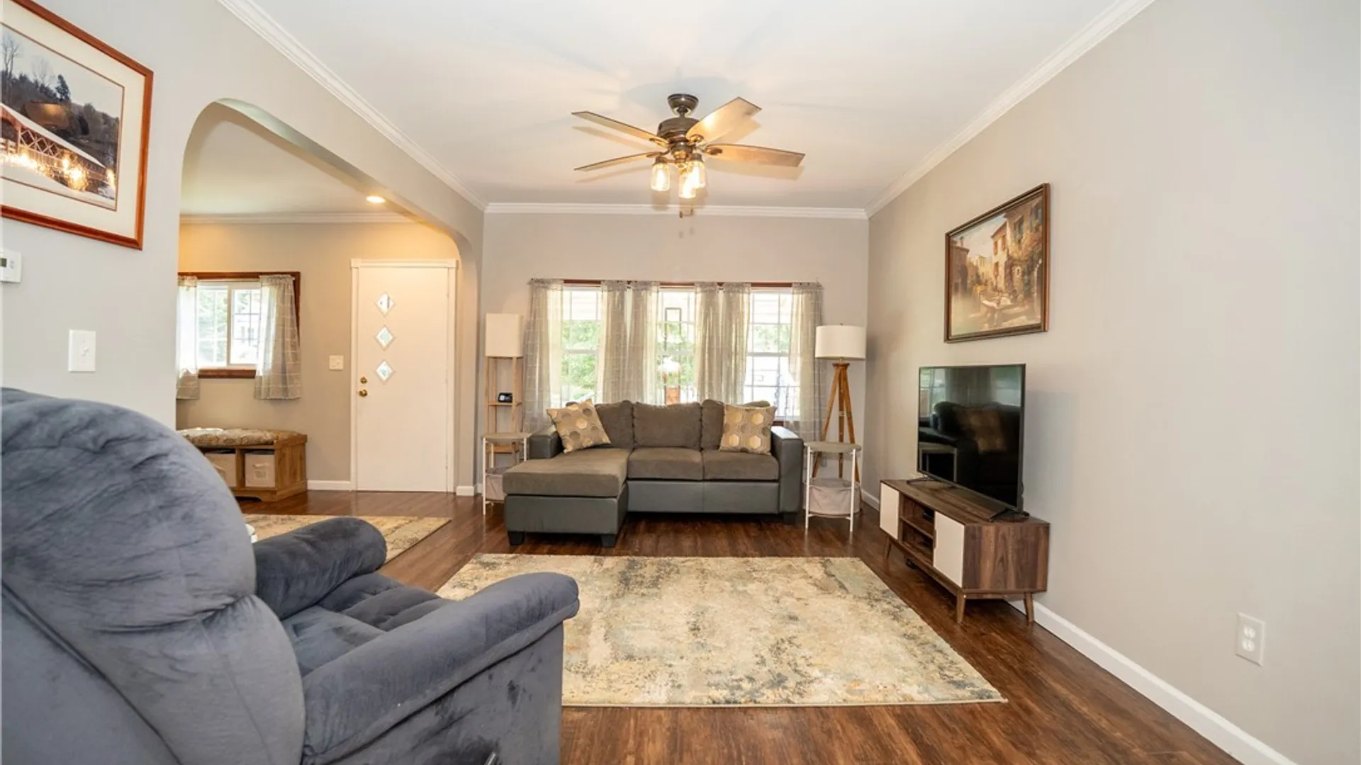 Property at 400 Collins Avenue, West Seneca, NY 14224 6