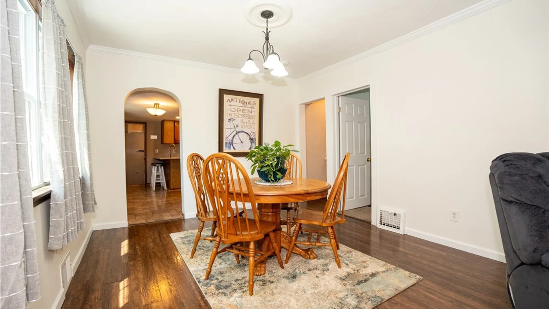 Property at 400 Collins Avenue, West Seneca, NY 14224 7