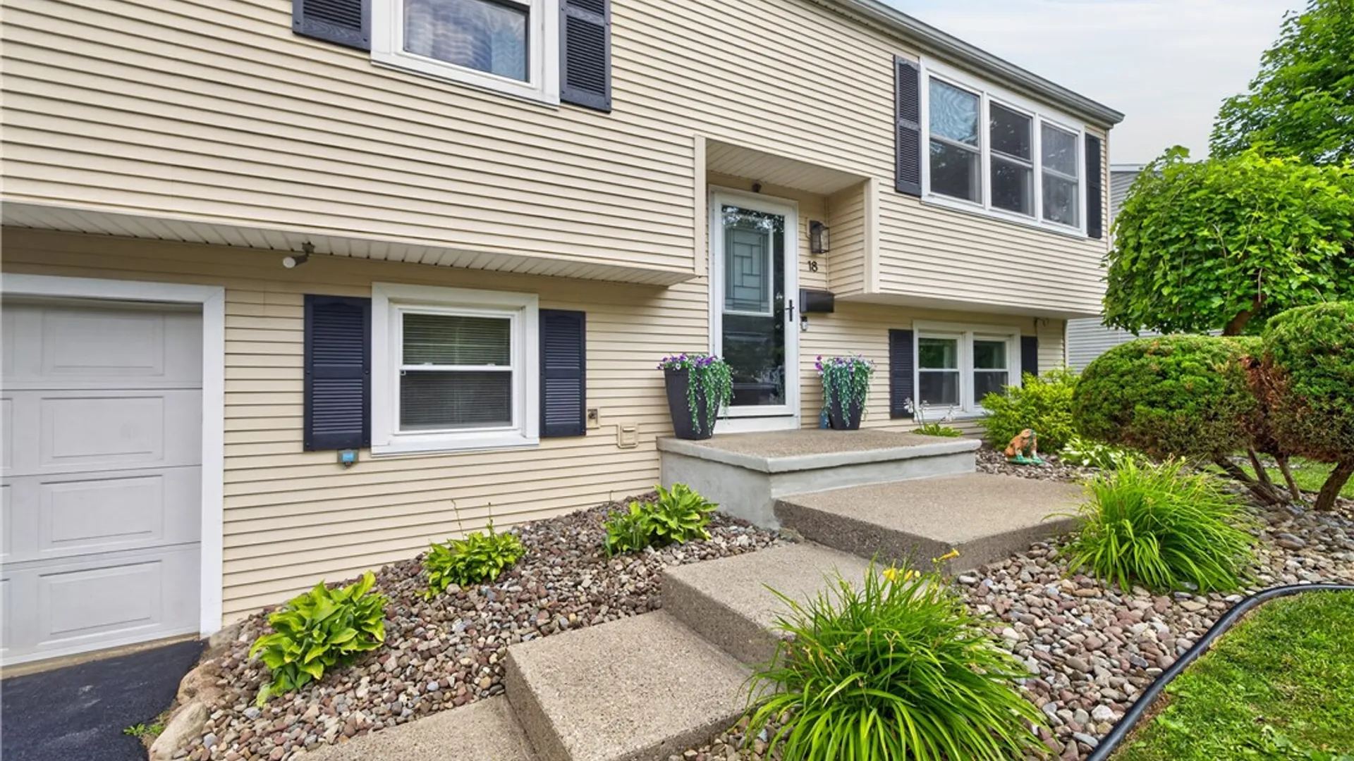 Property at 18 Aldrich Dr Drive, Palmyra, NY 14522 2