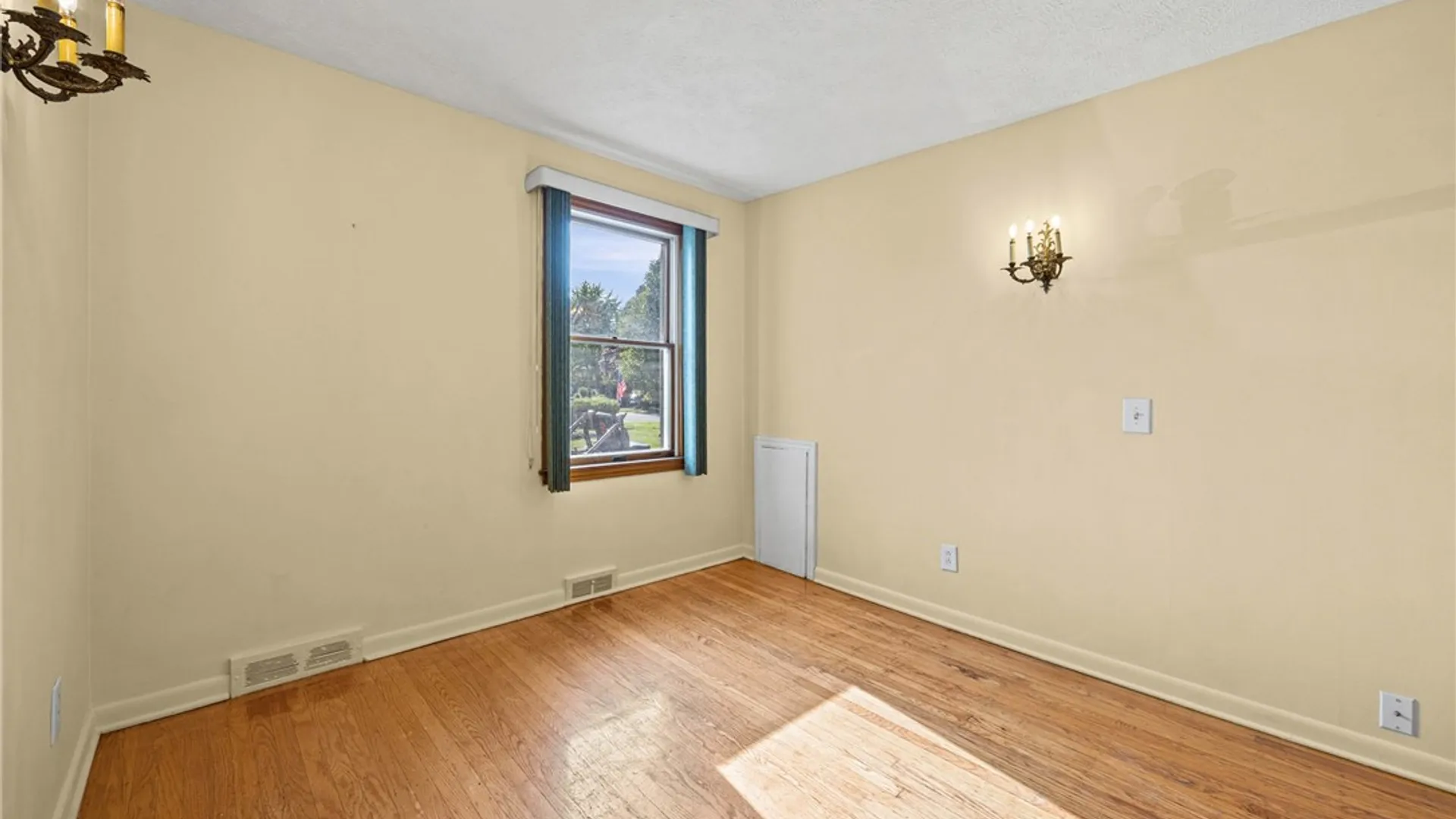 Property at 211 Heberle Road, Irondequoit, NY 14609 10