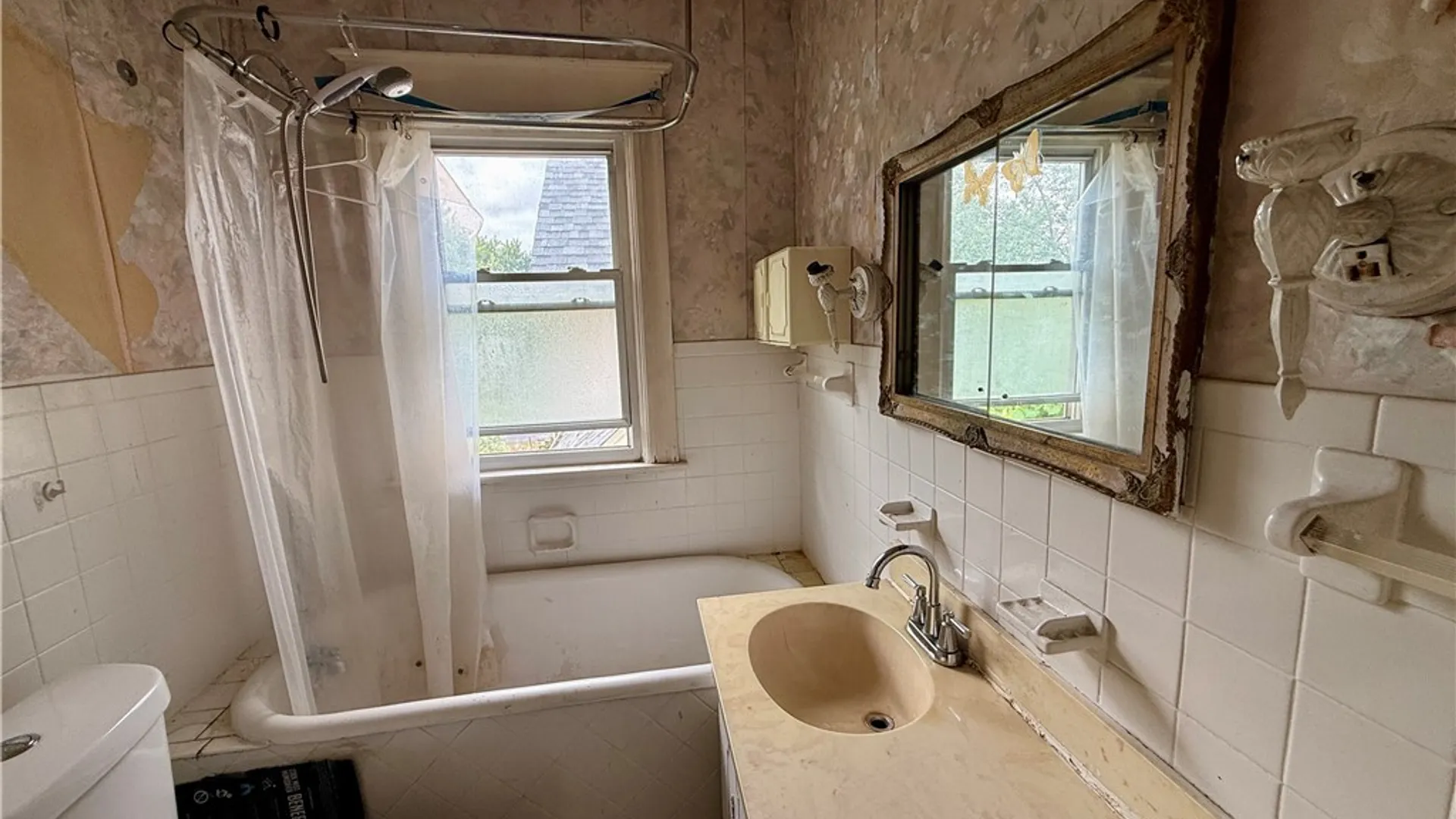 Property at 675 Northumberland Avenue, Buffalo, NY 14215 11