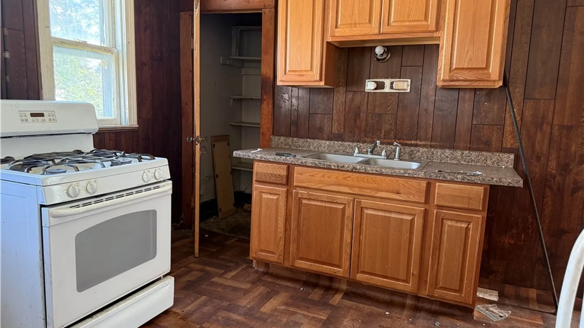Property at 889 Sycamore Street, Buffalo, NY 14212 5