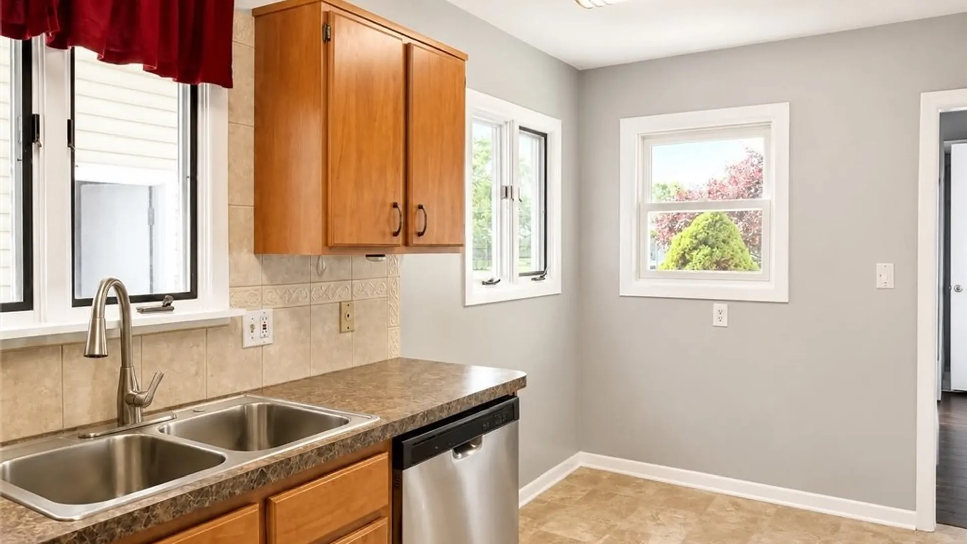 Property at 217 Beckwith Avenue, Niagara, NY 14304 5