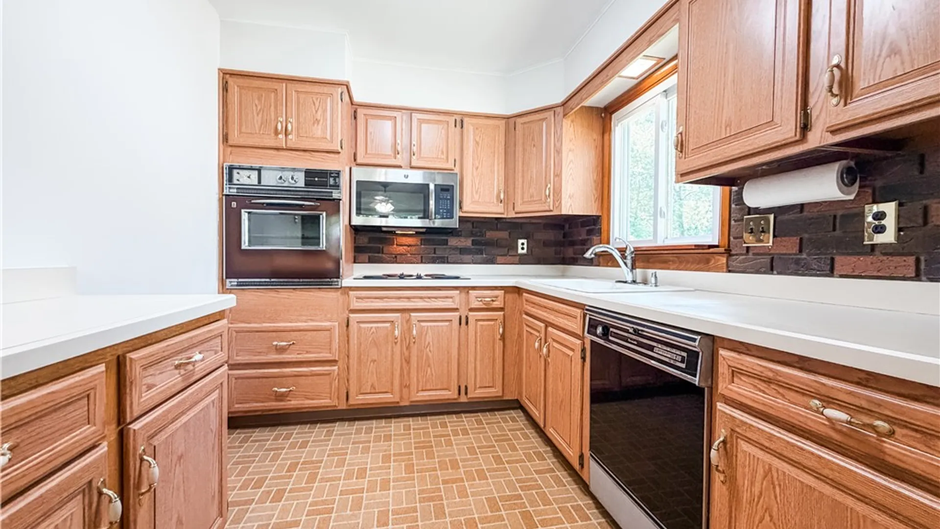 Property at 12 Drummond Street, Auburn, NY 13021 22