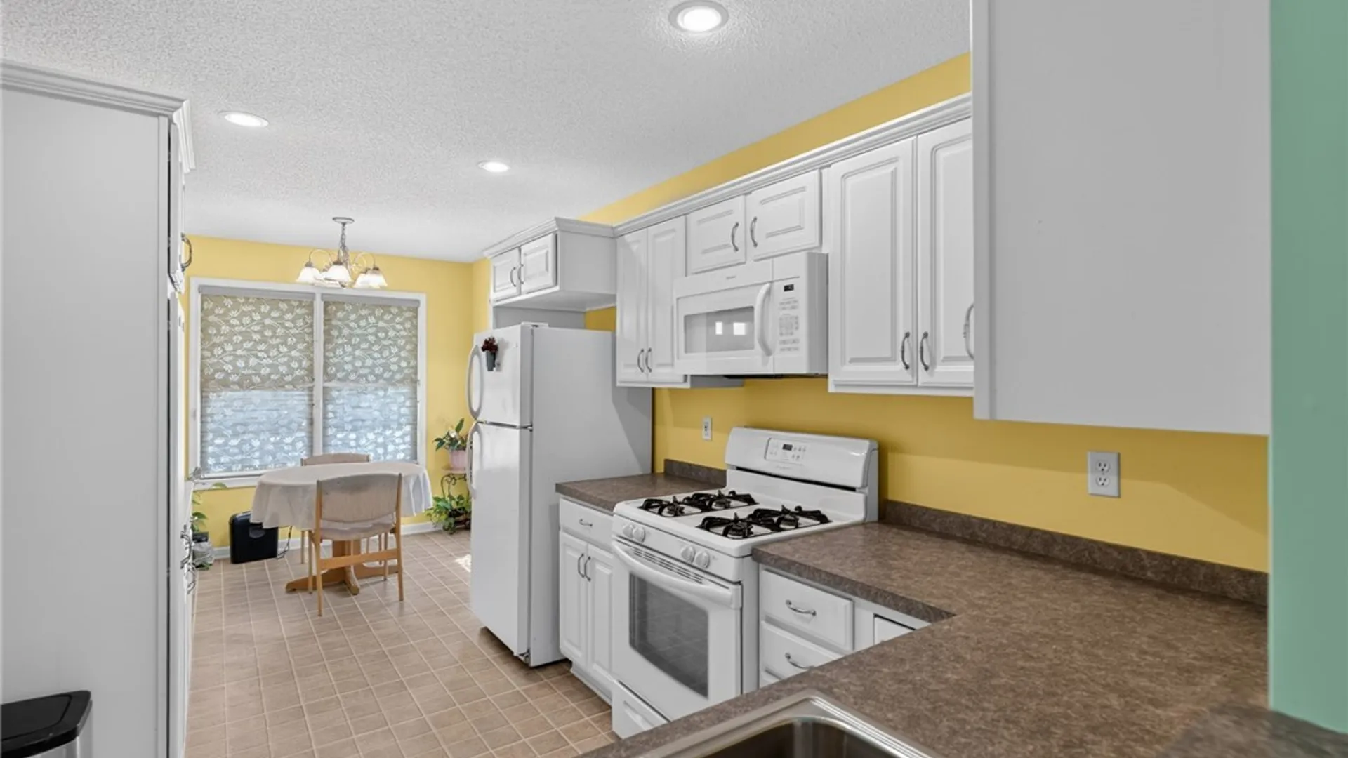 Property at 48 Mayfield Drive, West Seneca, NY 14224 12