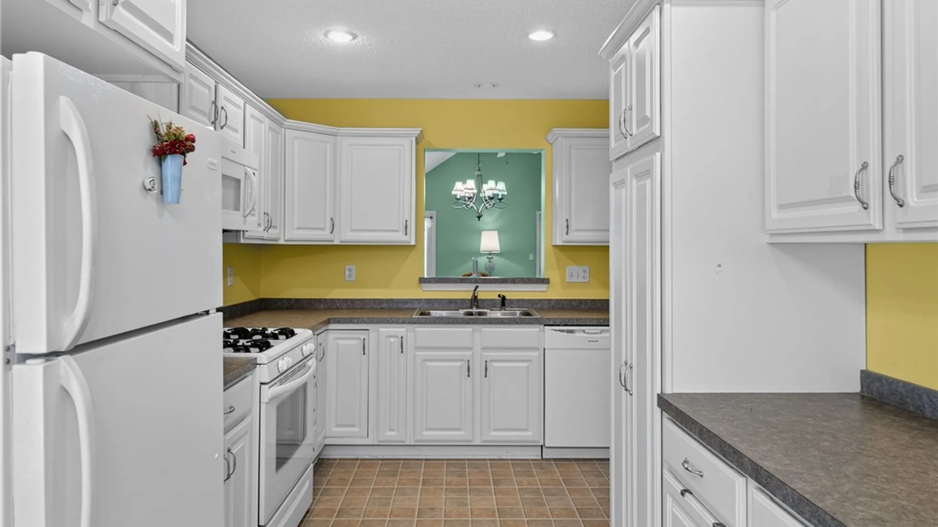 Property at 48 Mayfield Drive, West Seneca, NY 14224 17