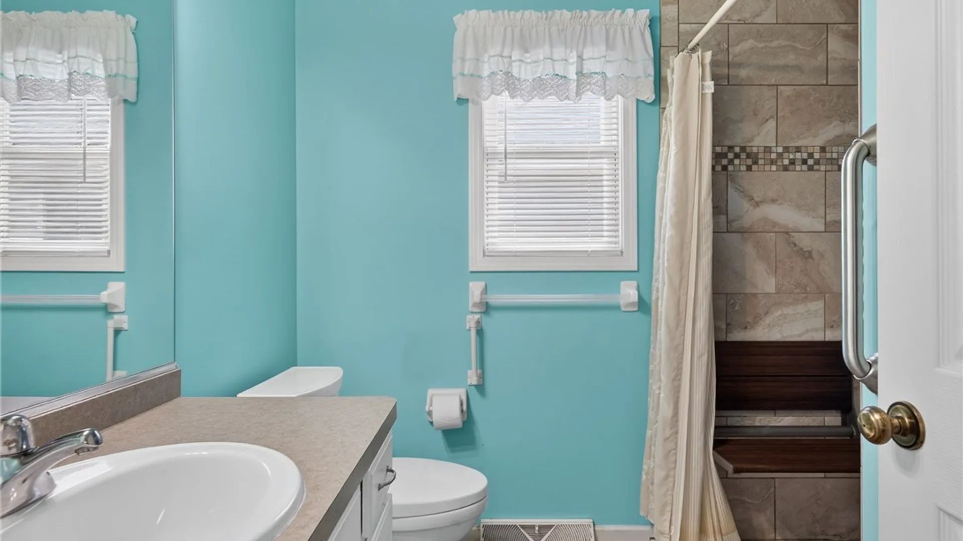 Property at 48 Mayfield Drive, West Seneca, NY 14224 32