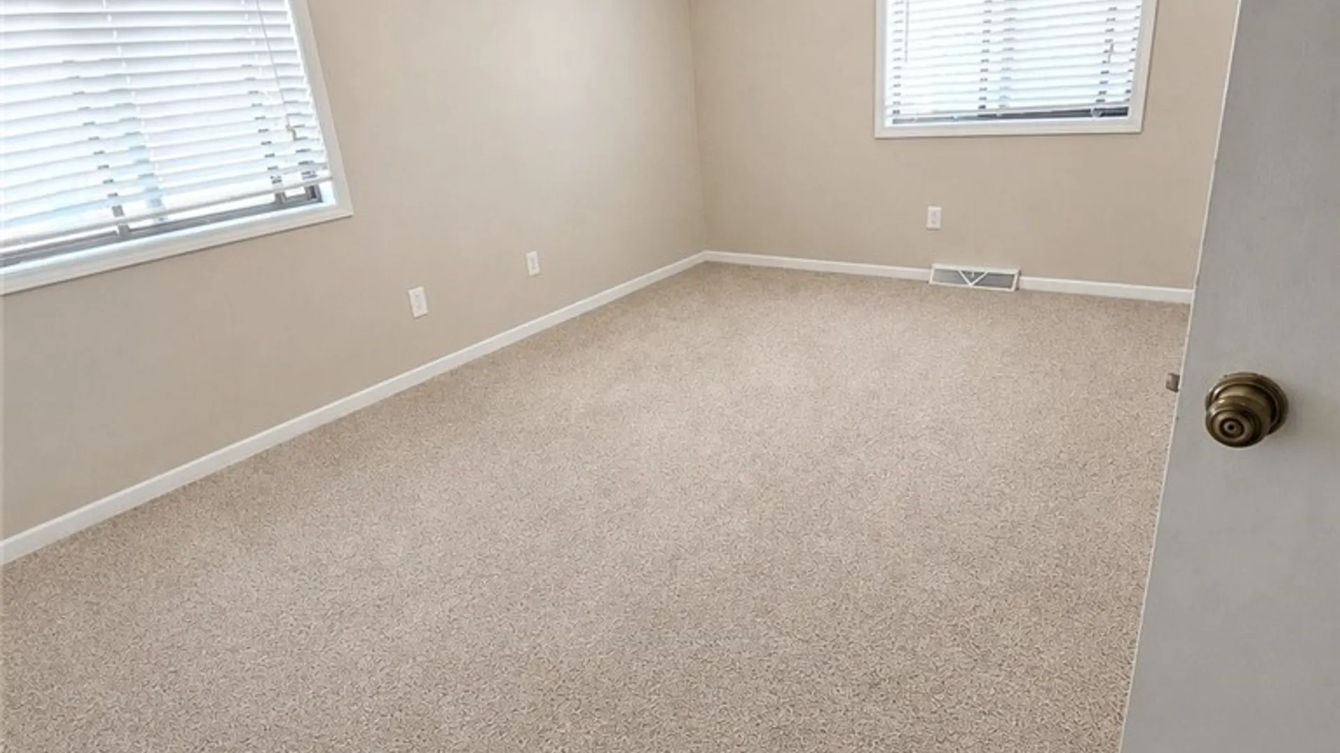 Property at 25 Jessica Lane, Cheektowaga, NY 14043 12