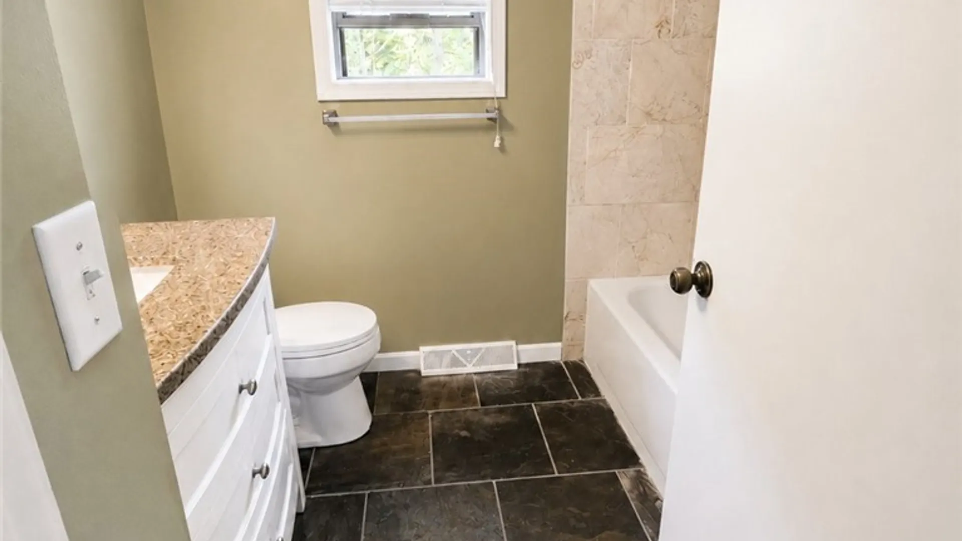Property at 25 Jessica Lane, Cheektowaga, NY 14043 16