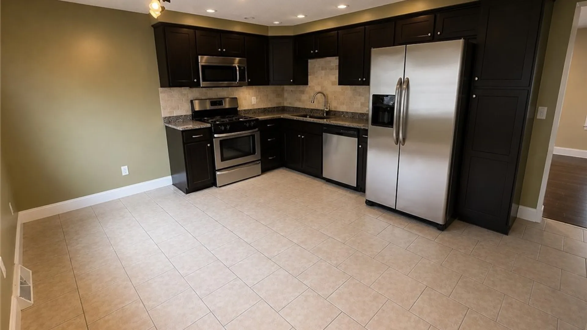 Property at 25 Jessica Lane, Cheektowaga, NY 14043 6