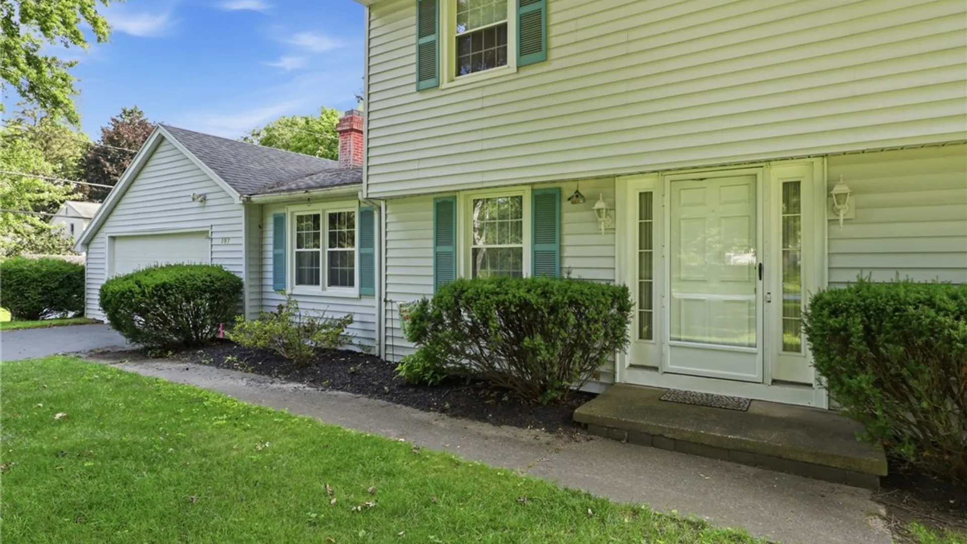 Property at 107 Wheatstone Circle, Perinton, NY 14450 4