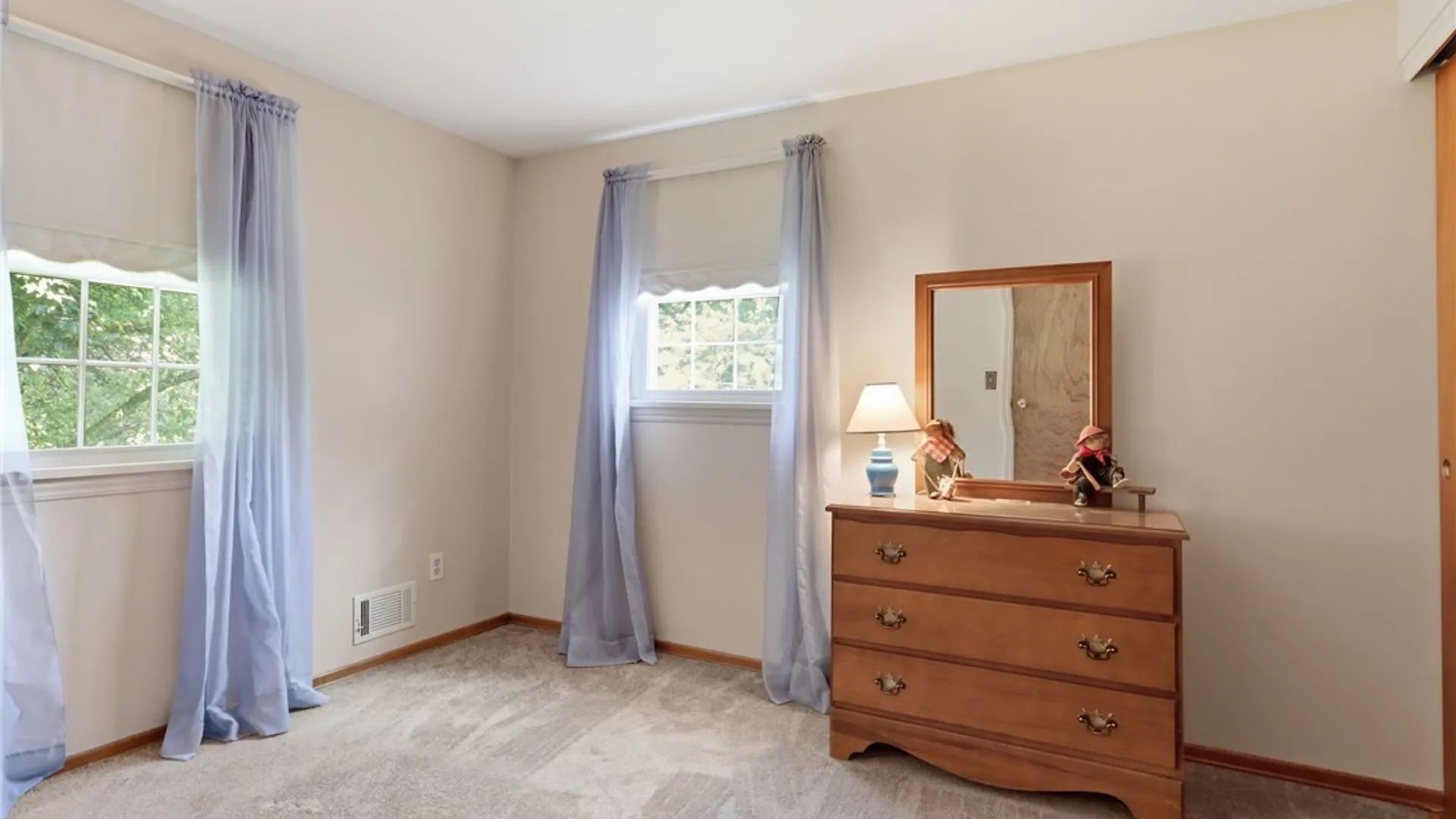 Property at 107 Wheatstone Circle, Perinton, NY 14450 25