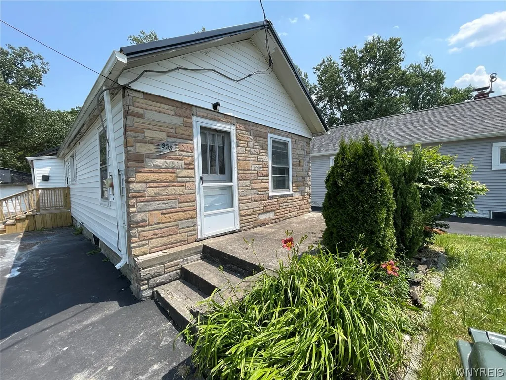 Property at 959 Erie Avenue, North Tonawanda, NY 14120